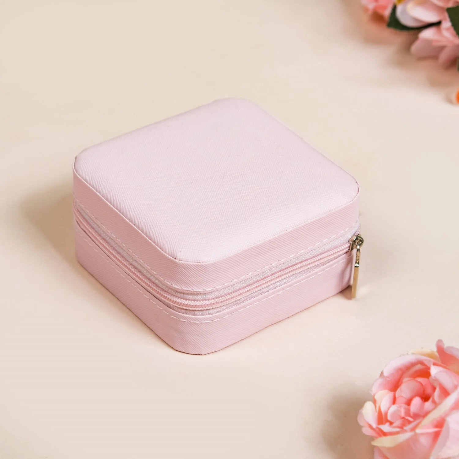 Chic Vanity Affair Gift Hamper Set Of 4 - Image 6