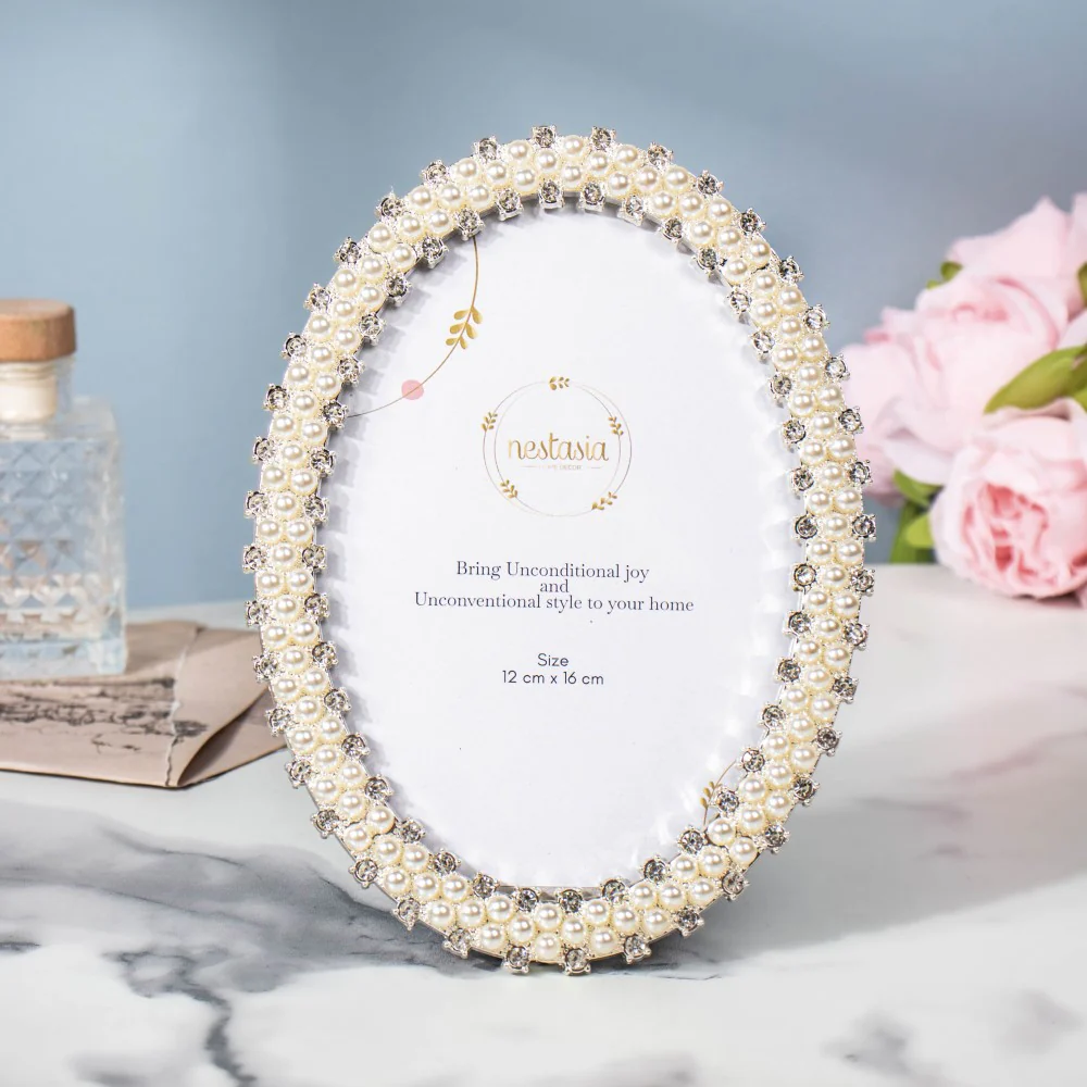 Circle of Pearl Photo Frame