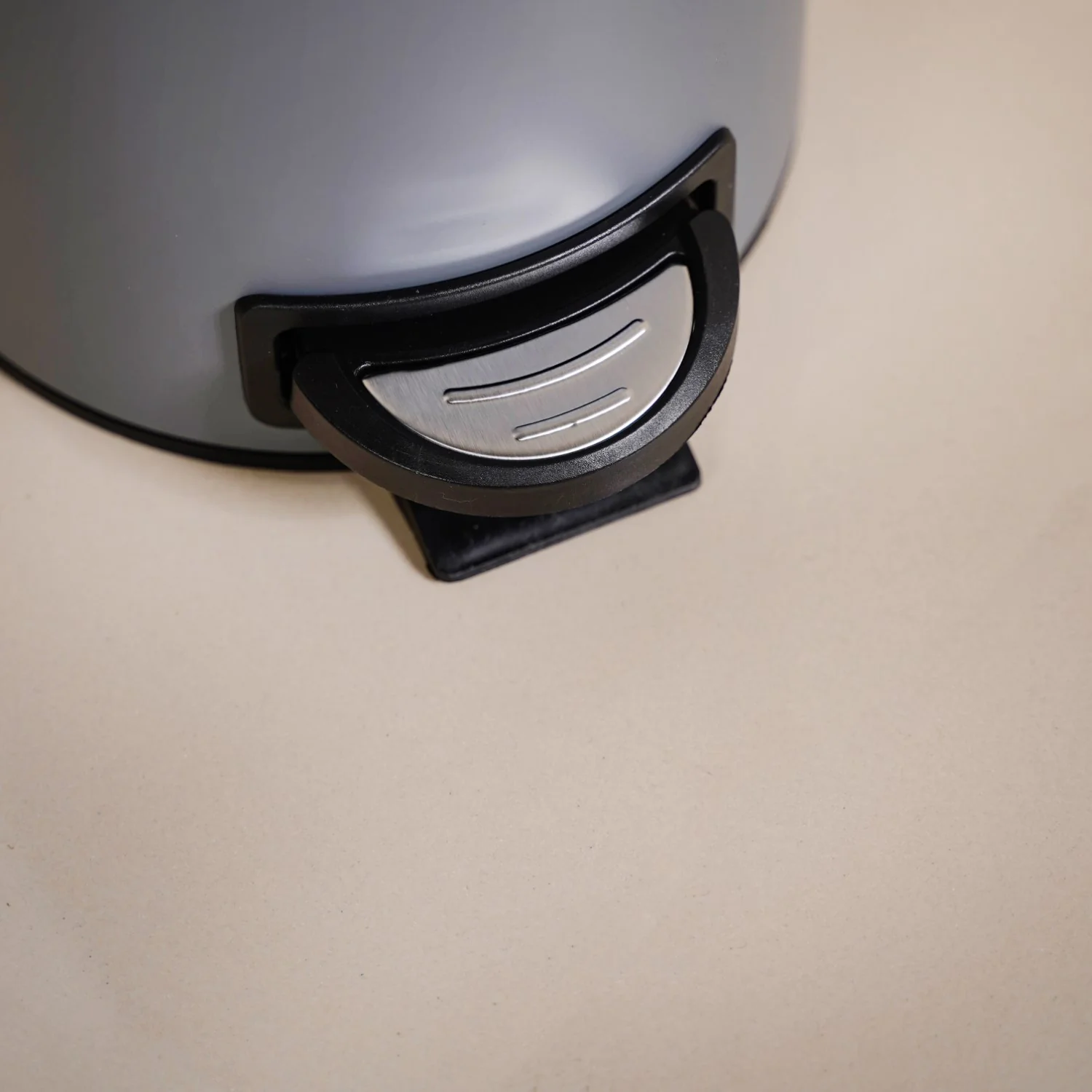 Clean Curve Dustbin With Removable Bucket Grey 3000ml - Image 6
