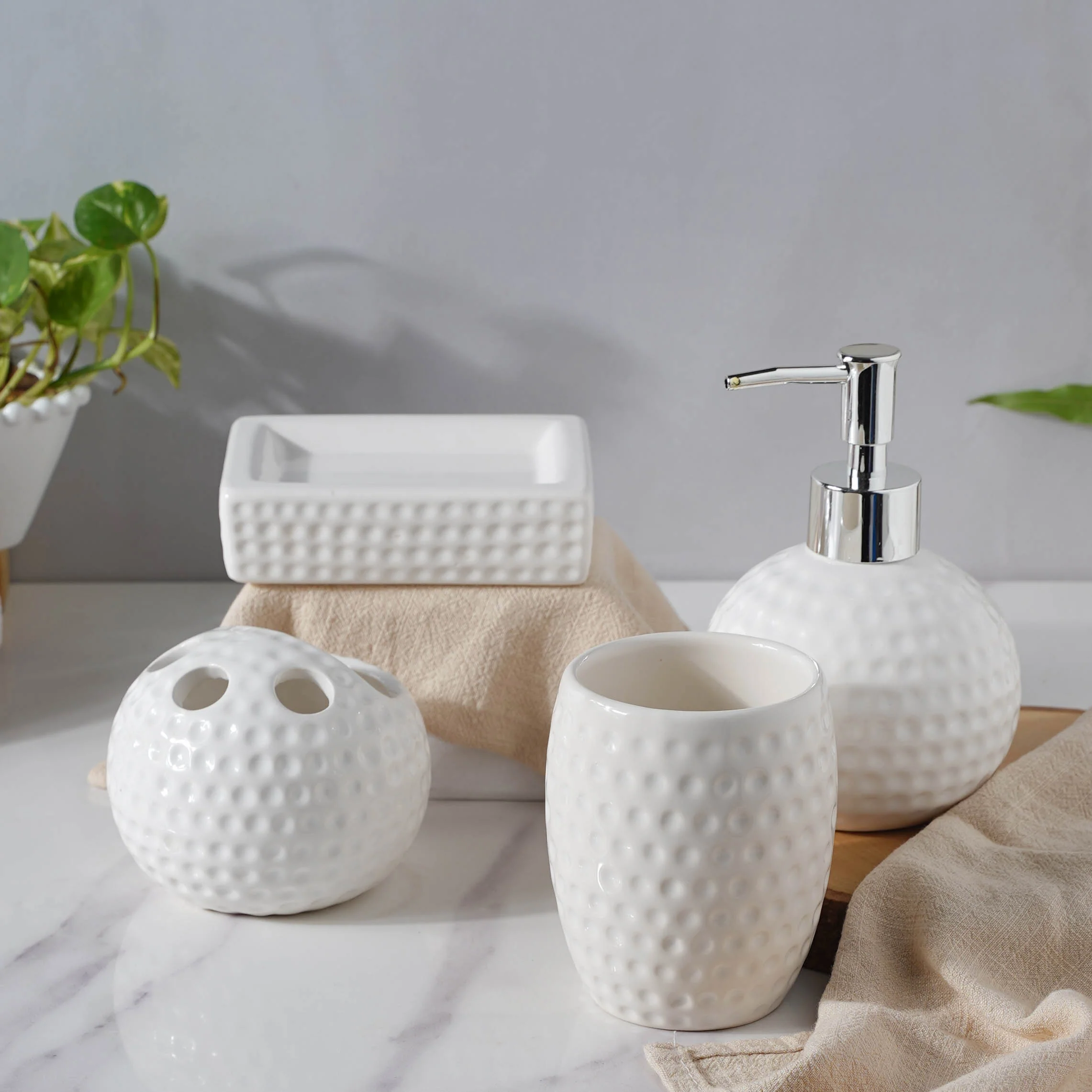 Cloudy White Fantasia Bath Set - Image 4