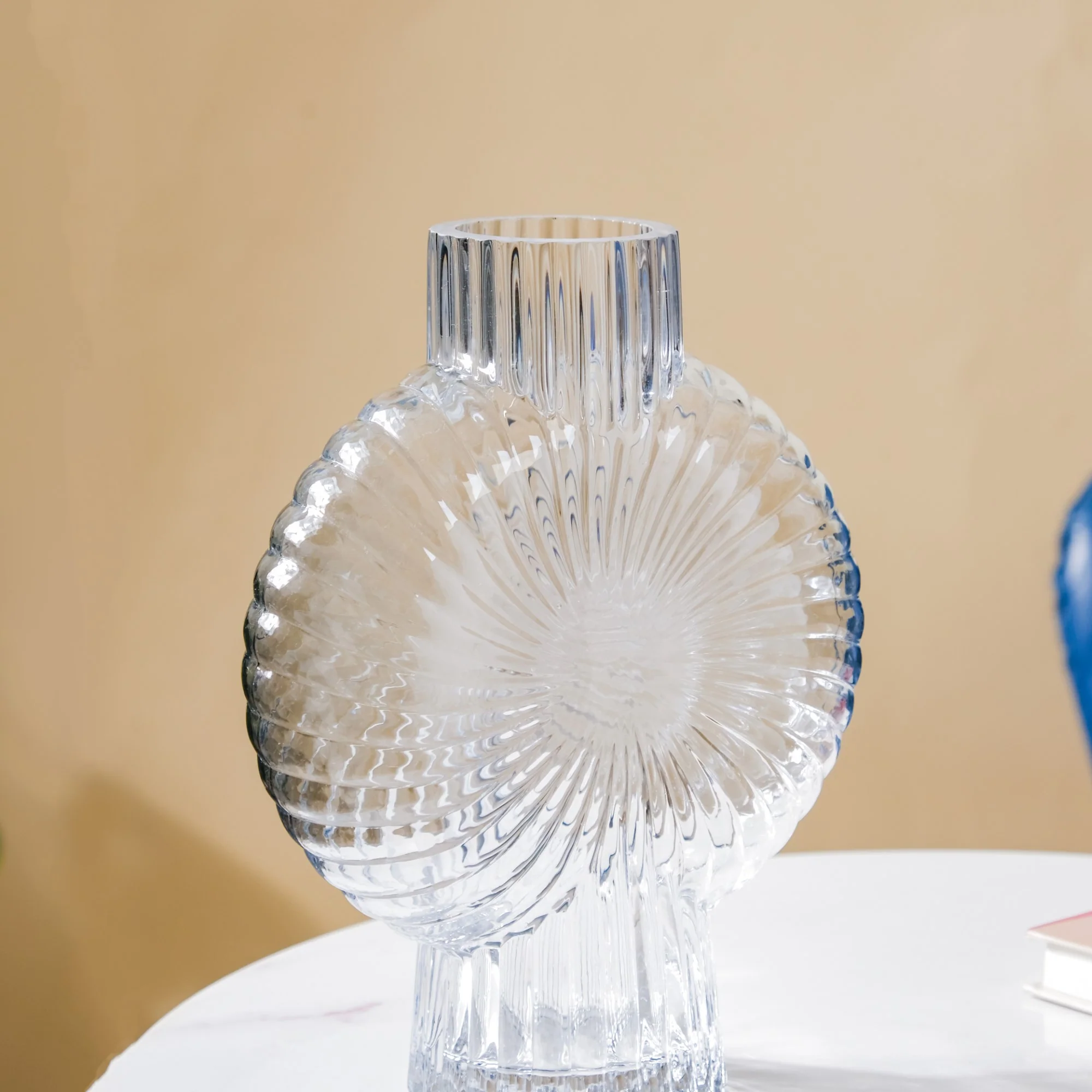 Conch Shell Textured Glass Vase - Image 5