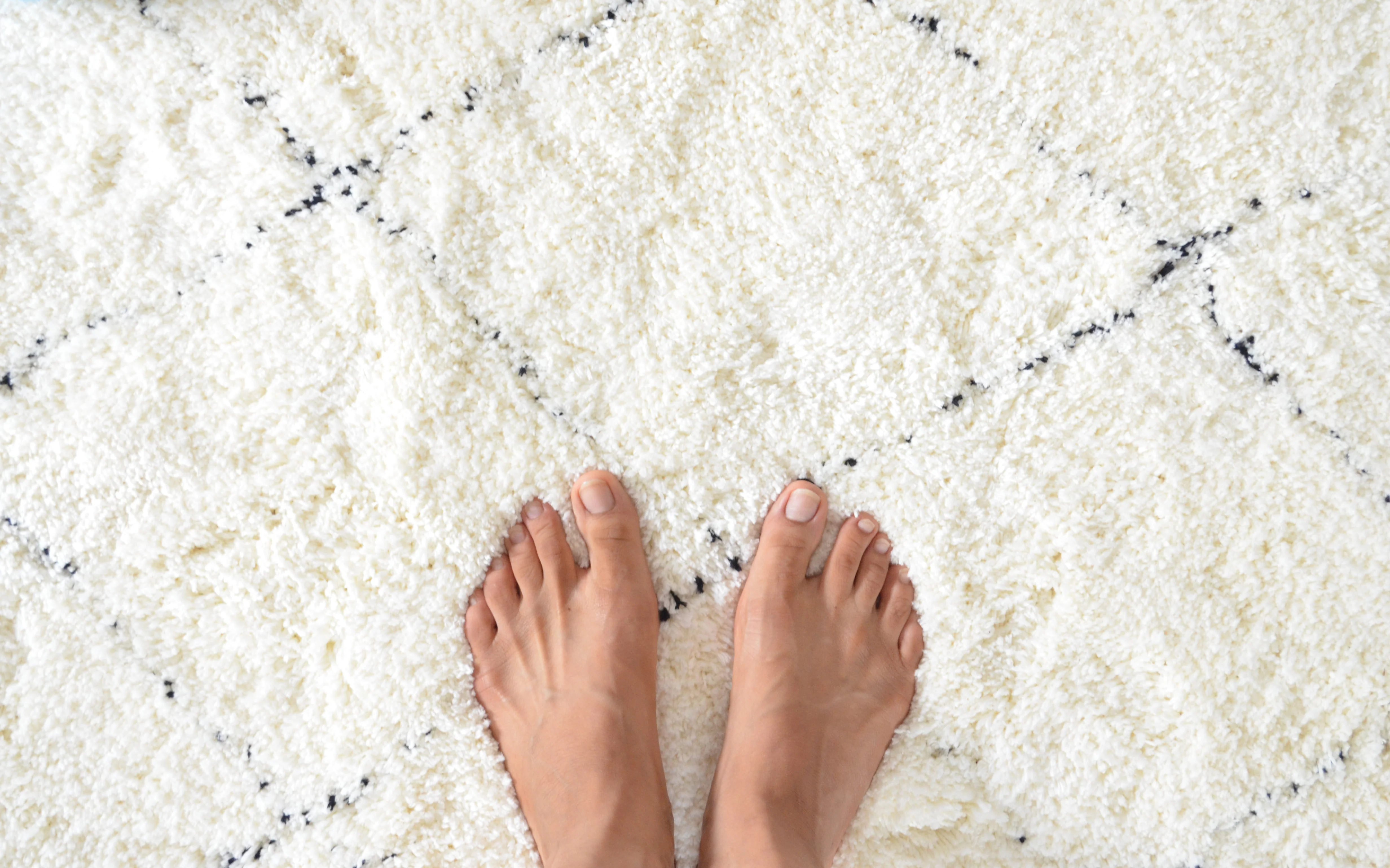 BRAD criss cross fringe rug (S) - Off-White - Image 5