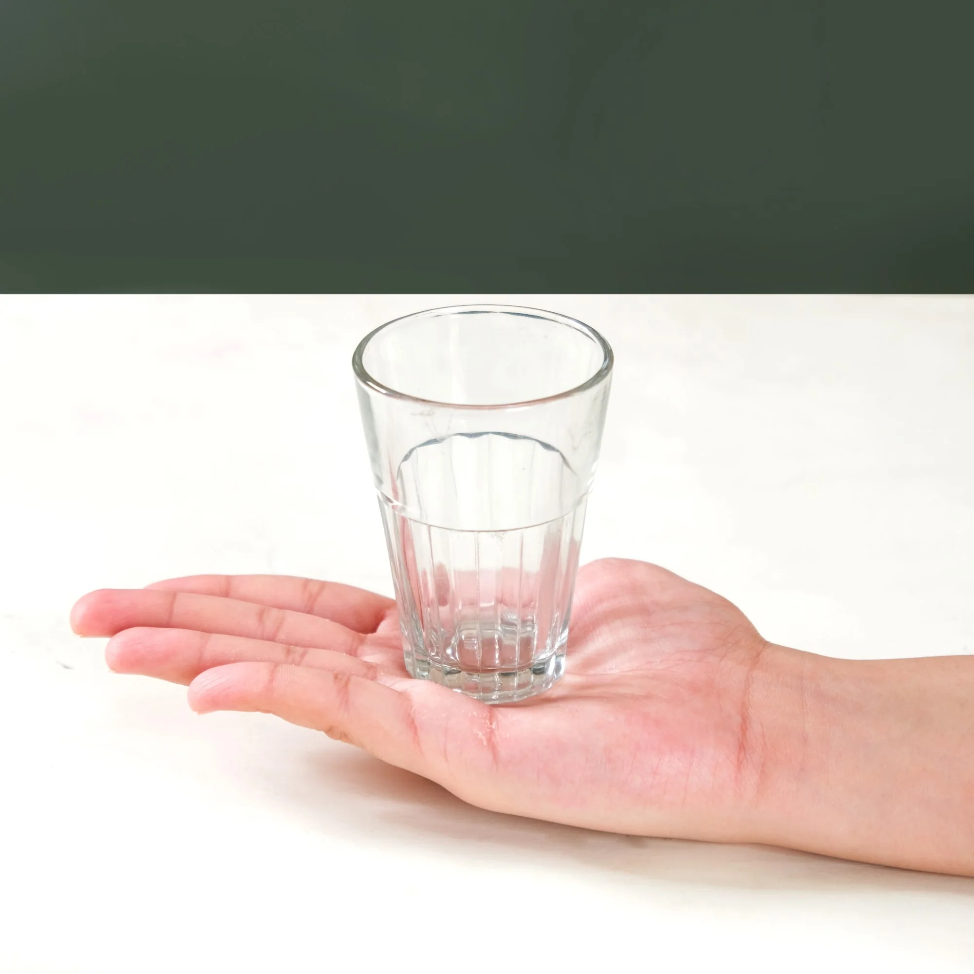 Cutting Chai Glass Set Of 4 With Gold Metal Stand - Image 7