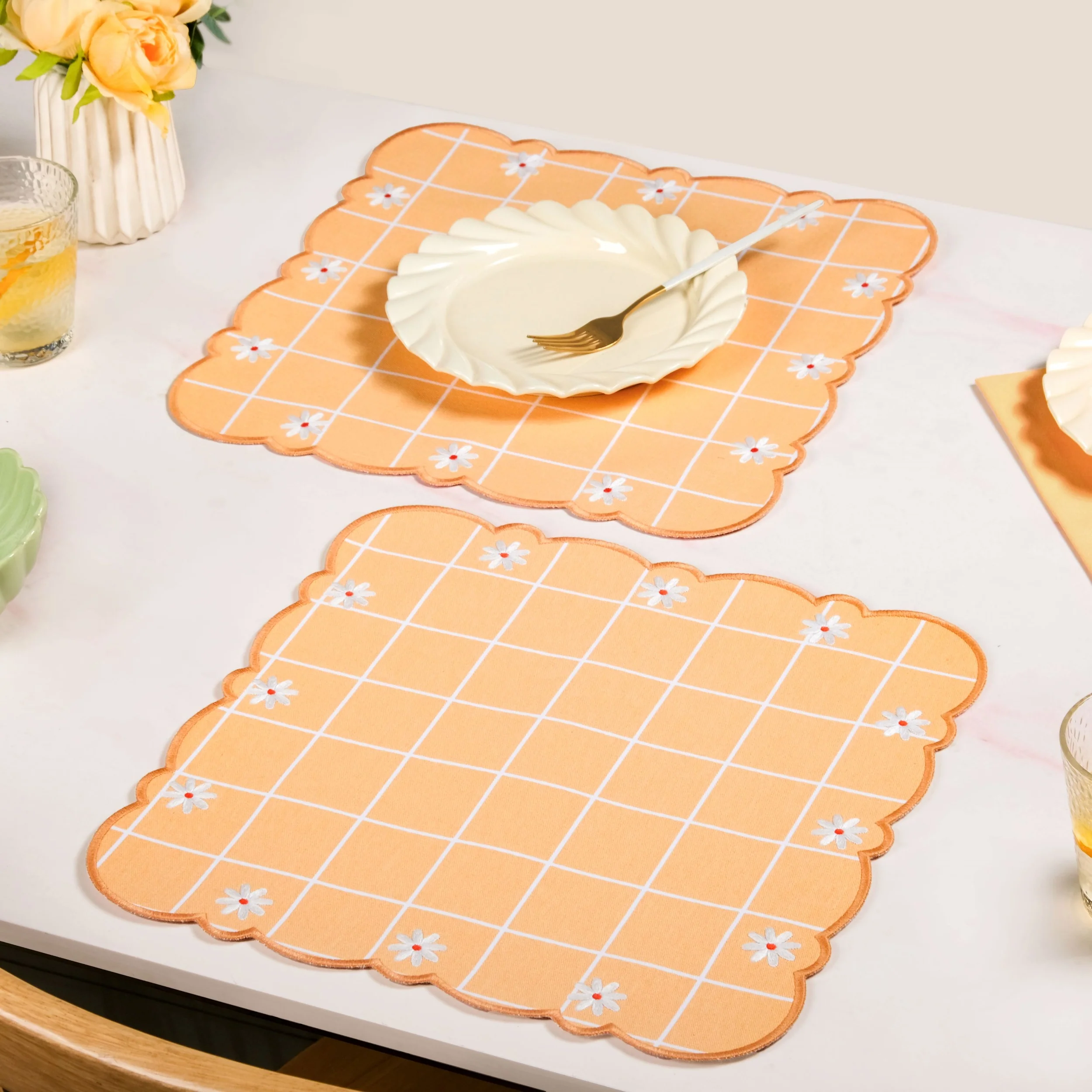 Daisy Cotton Embroidered Scallop Table Mat Set Of 6