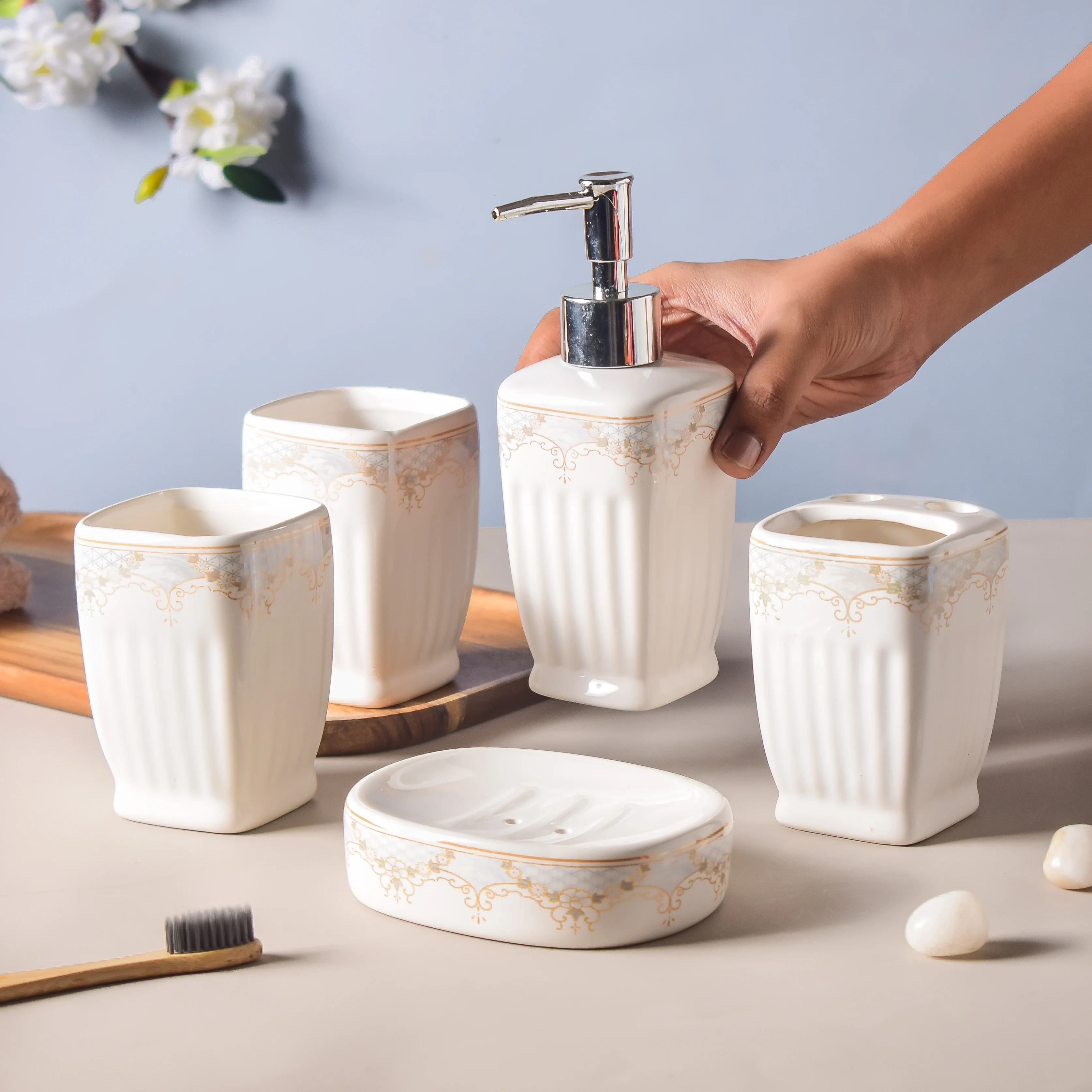 Delilah Vintage Ceramic Bath Set Of 5 - Image 2