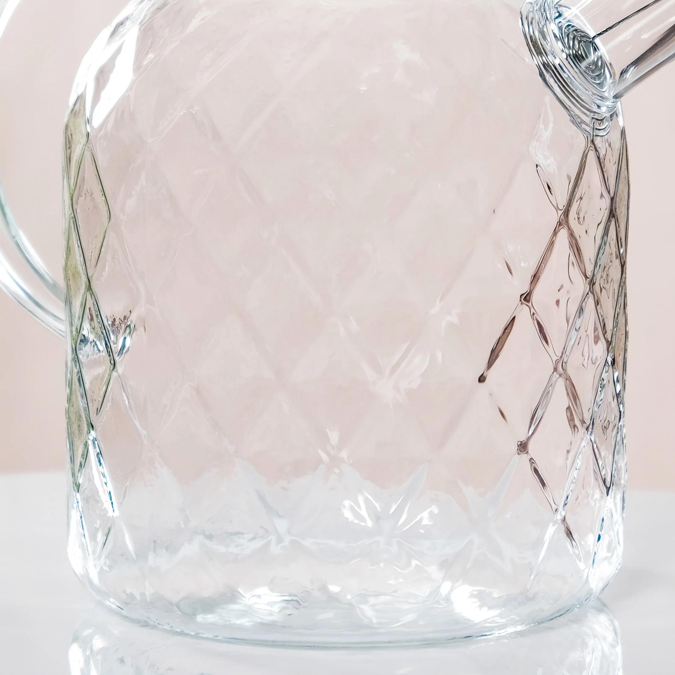 Diamond Glass Jug With Metal Spout Strainer 1700ml - Image 5