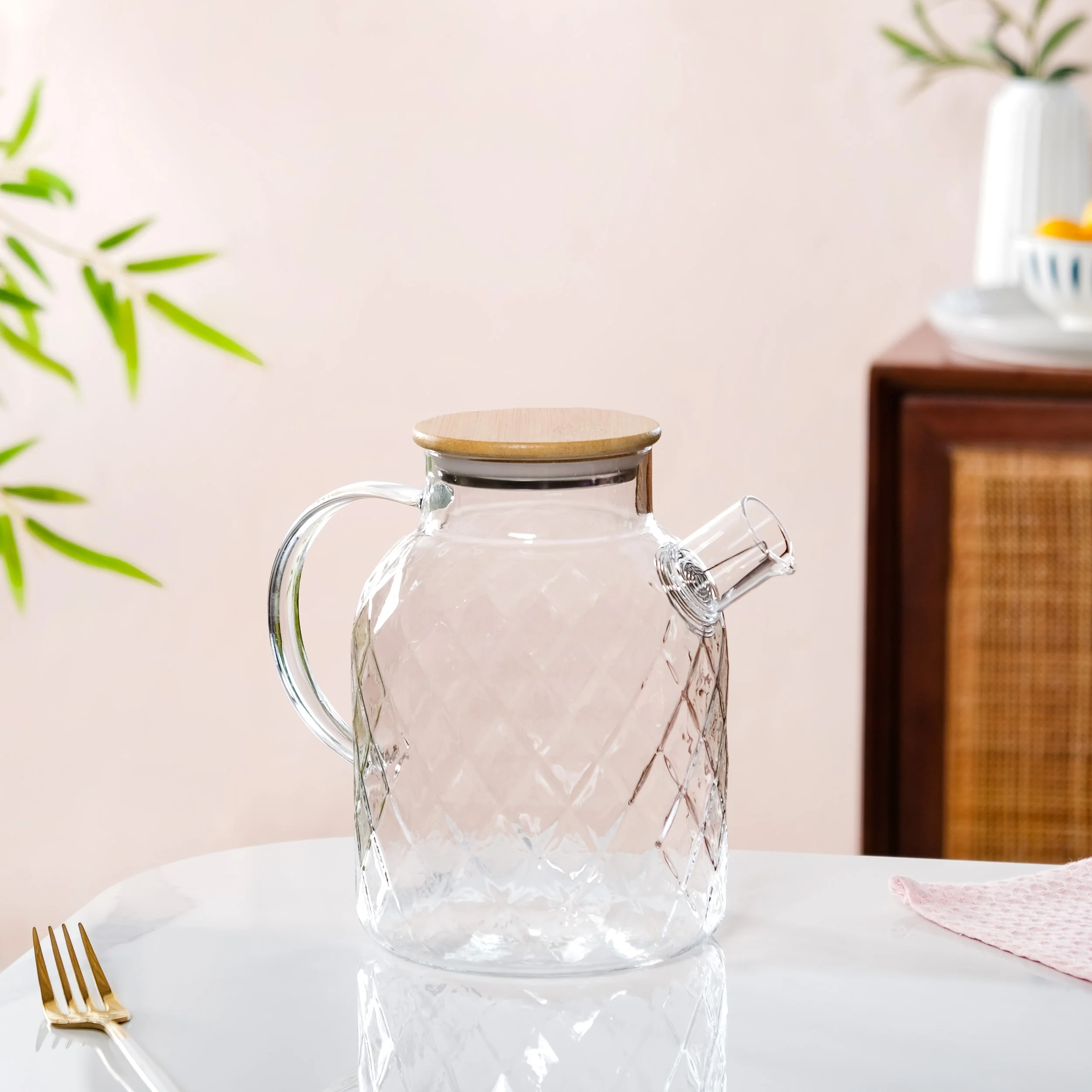 Diamond Glass Jug With Metal Spout Strainer 1700ml - Image 8