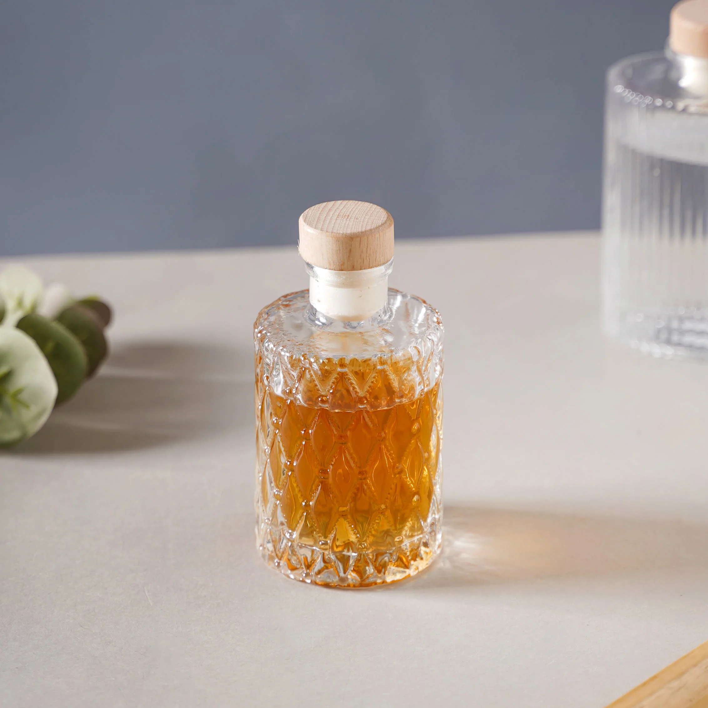 Diamond Textured Decanter with Cork - Image 4