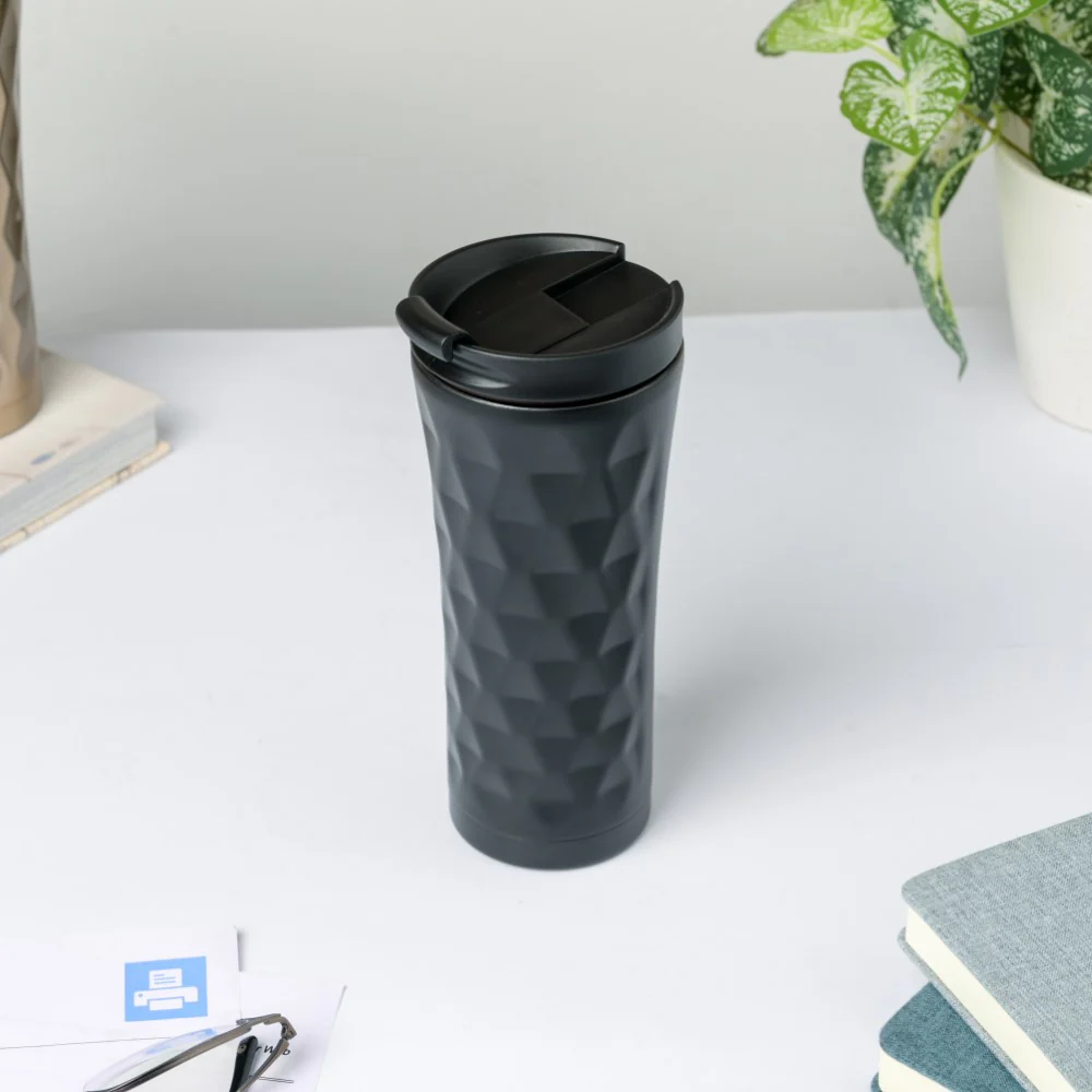 Double Walled Travel Tumbler Black With Flip Lid 500ml - Image 3