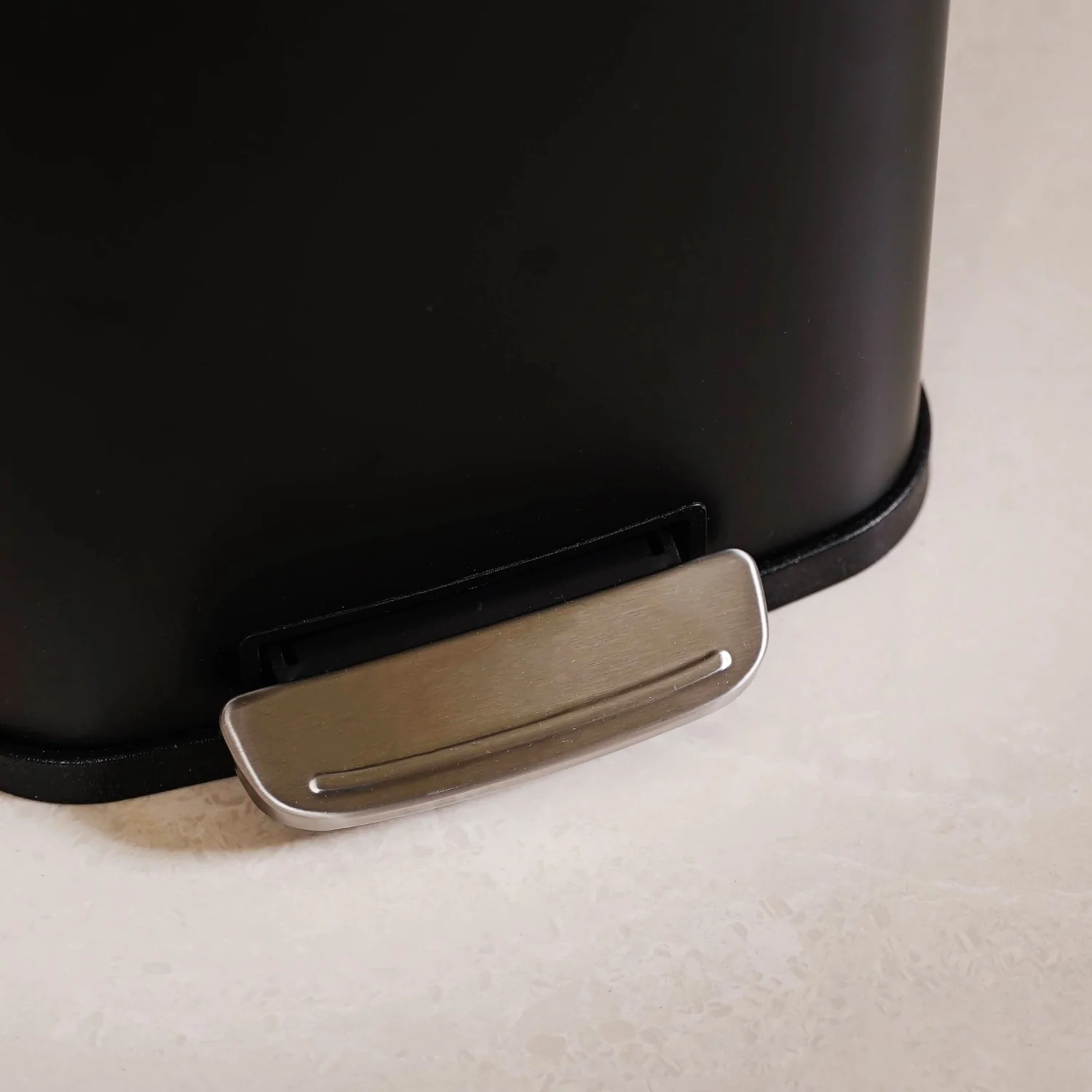Dustro Metal Pedal Dustbin Black 5000ml - Image 6