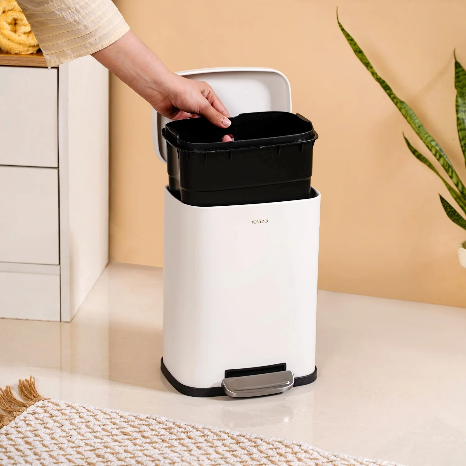 Dustro Metal Pedal Dustbin White 5000ml - Image 3