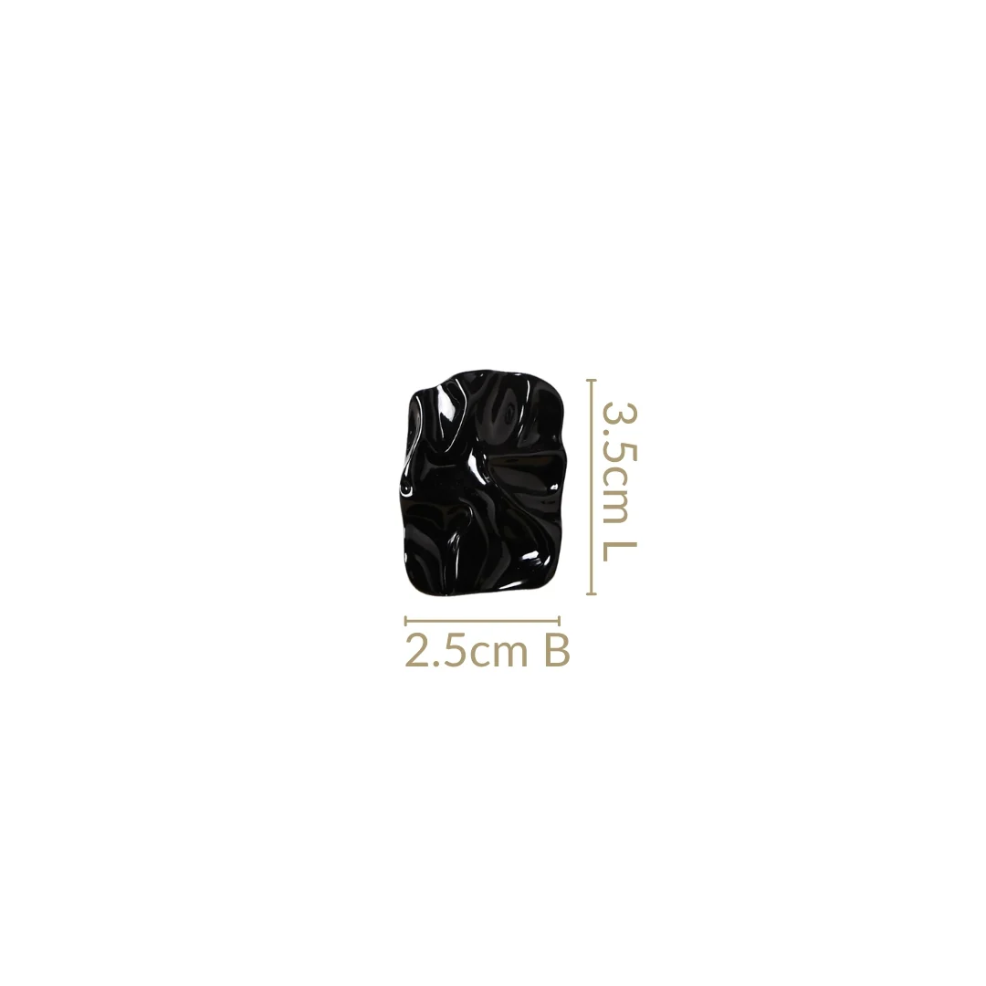 Earthy Glam Black Stud Earrings - Image 3