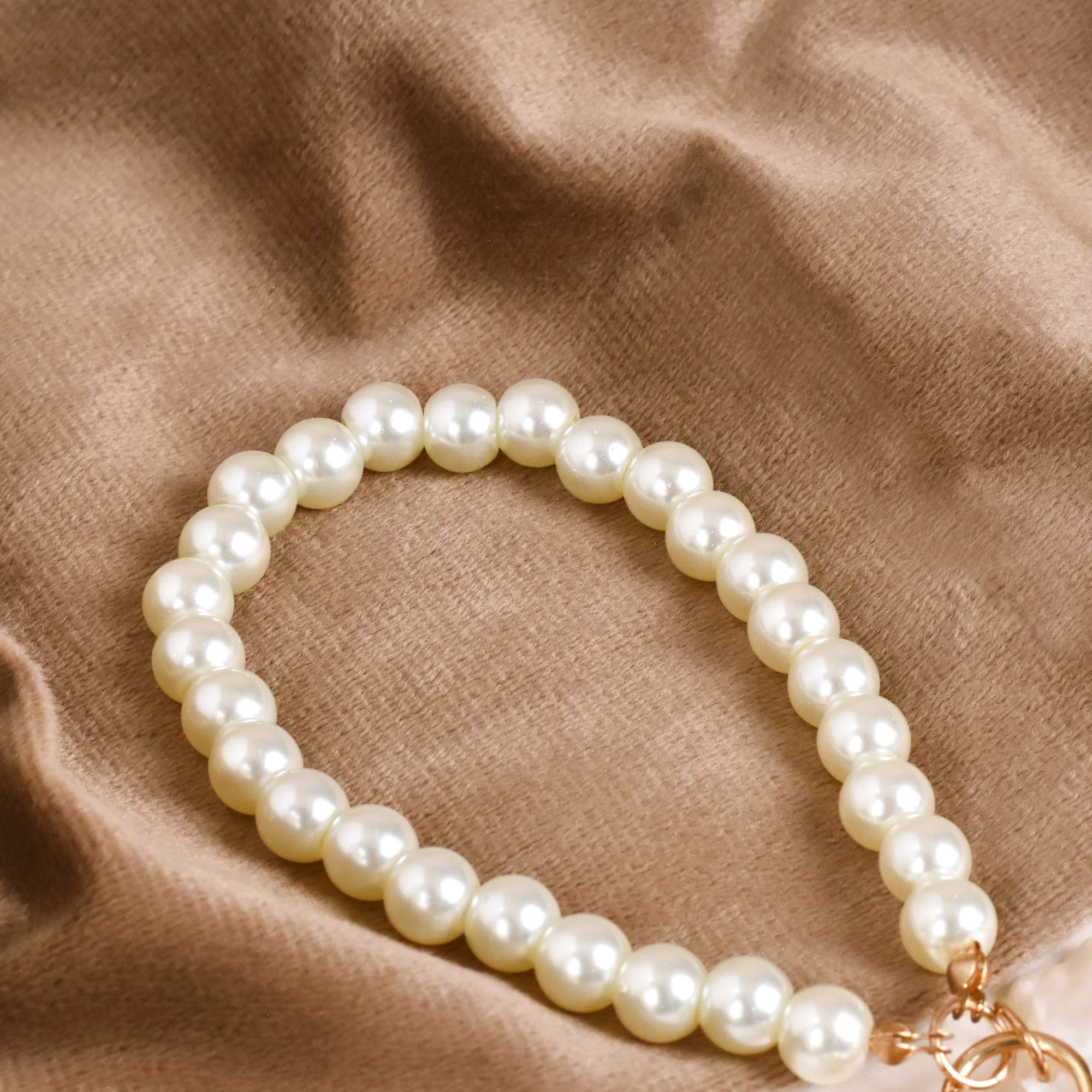 Elegant Faux Pearl Keychain - Image 7