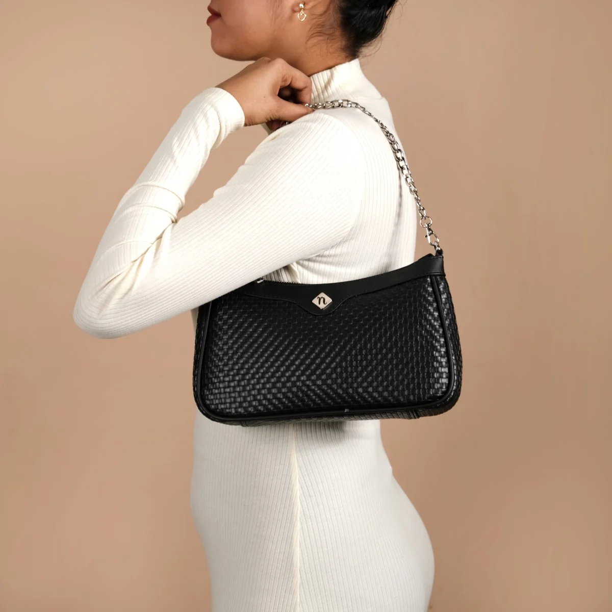 Lusso Black Sling Handbag - Image 8