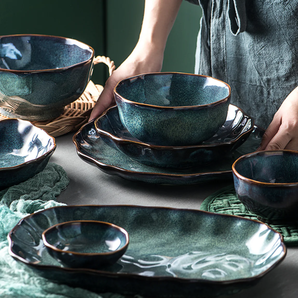 Emerald Serving Bowl - Image 3