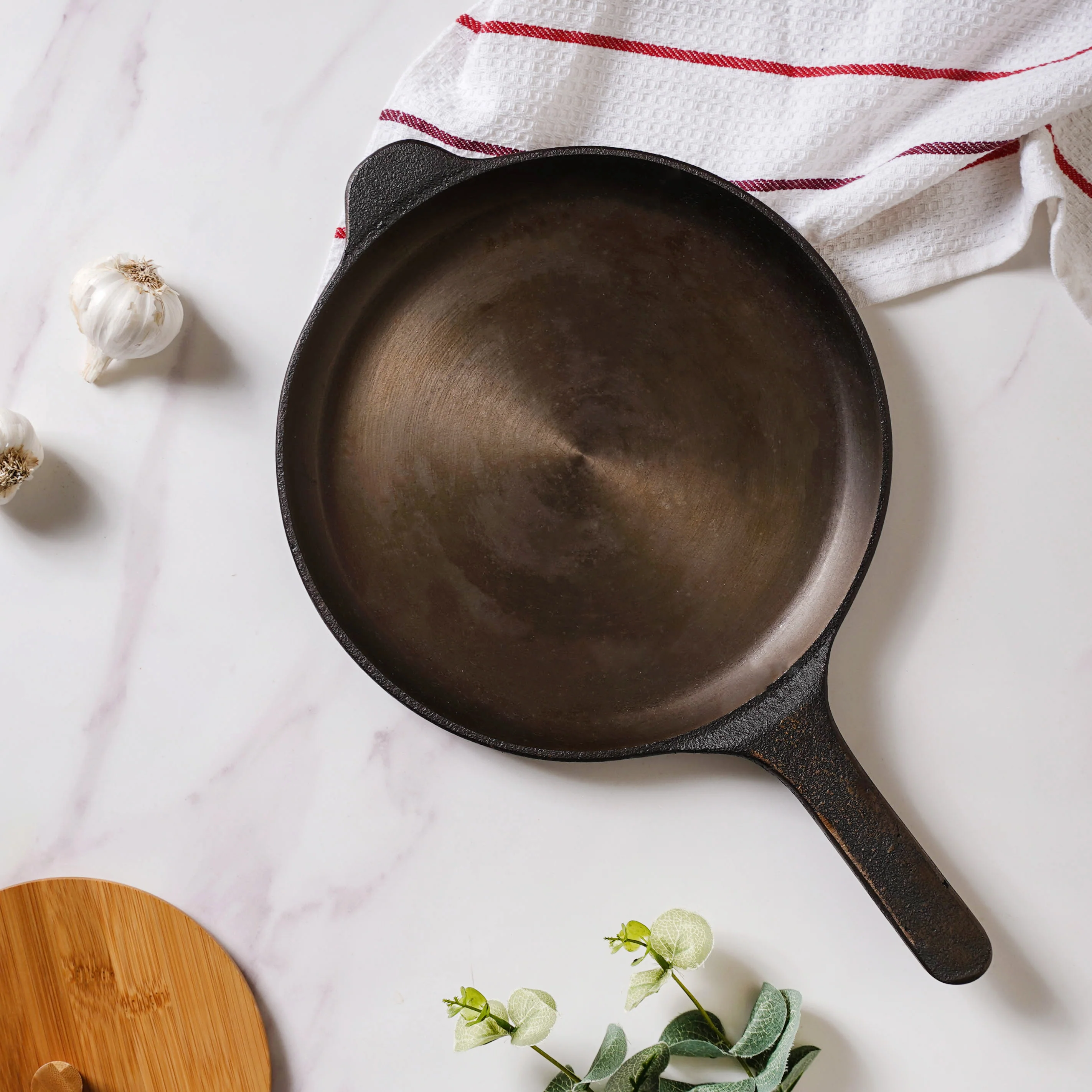 Empress Cast Iron Ultra Smooth Shallow Pan 9.5 Inch - Image 3