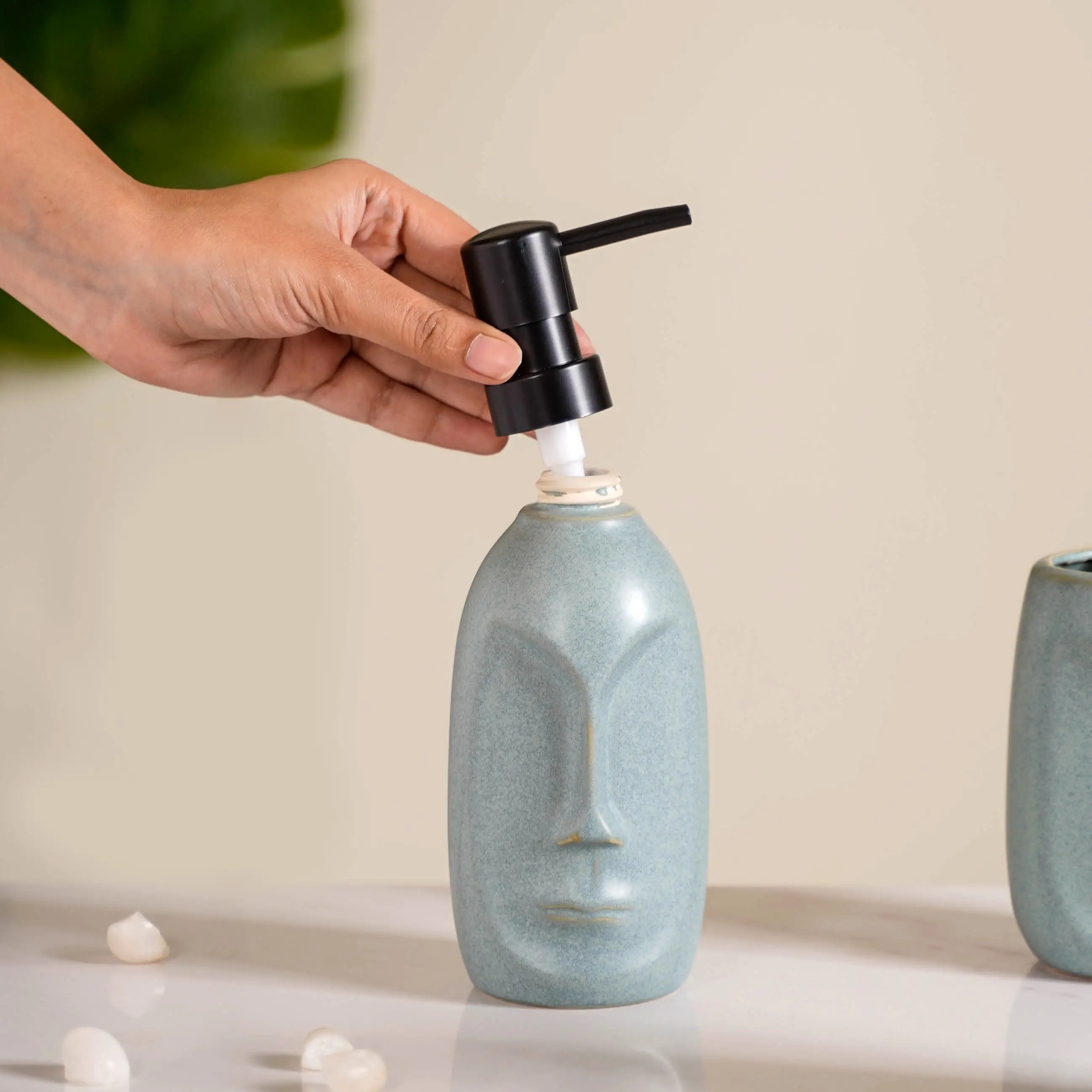 Face Vase Inspired Bath Set Of 3 - Image 8