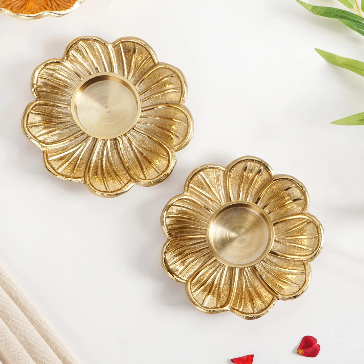 Flora Festive Tealight Holder Set Of 2 In Festive Gift Box - Image 7