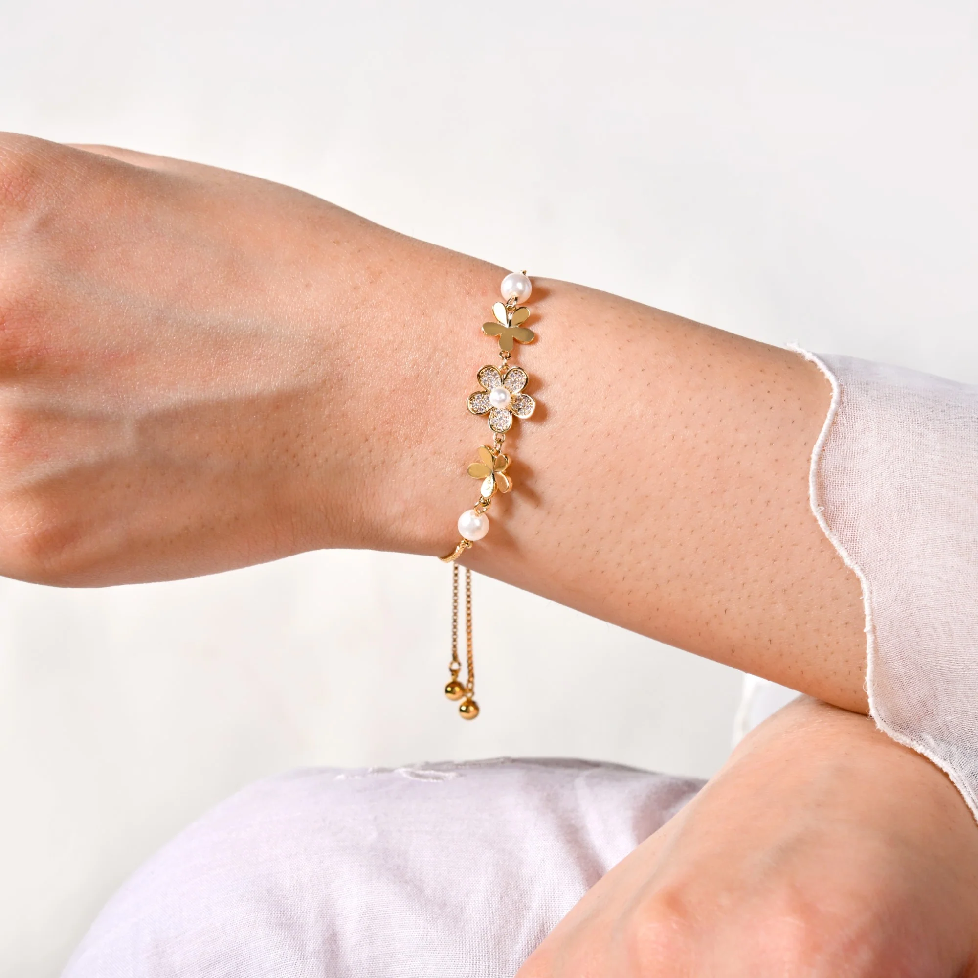 Floral Grace Gold Chain Bracelet - Image 2