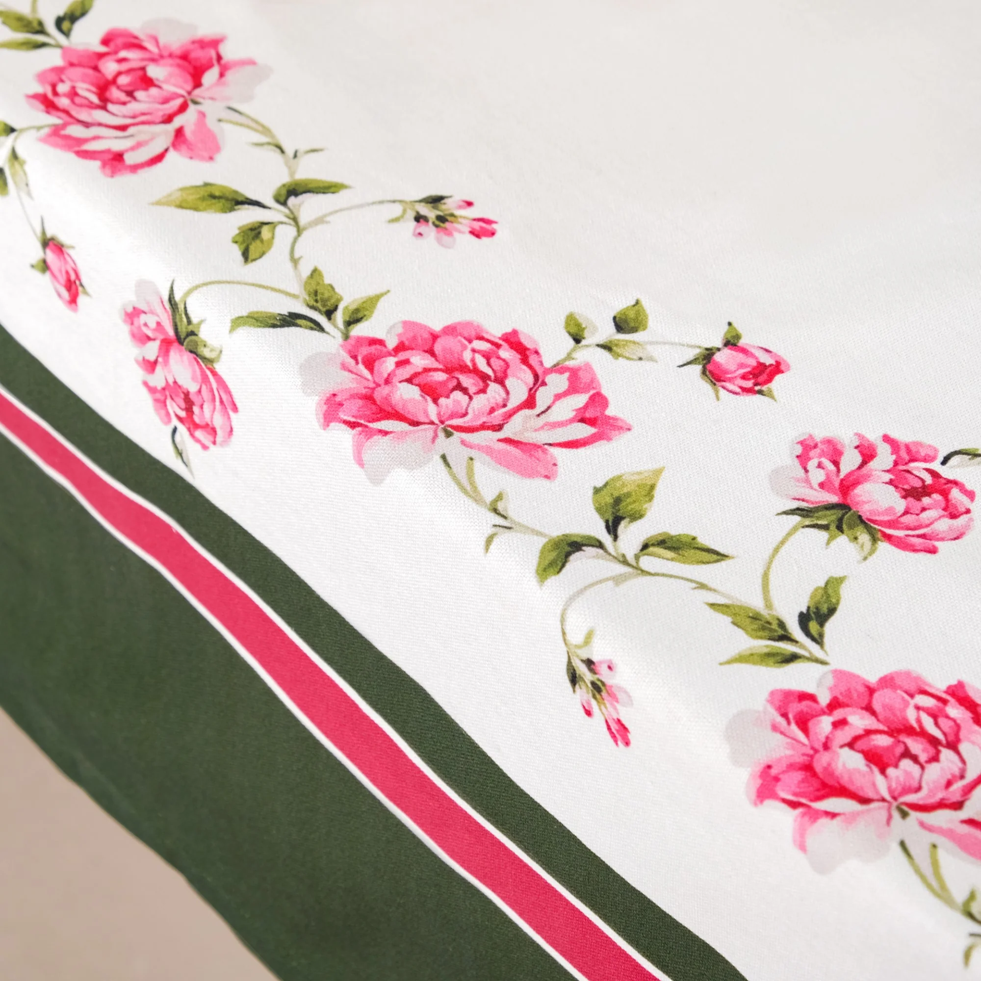 Floral Rouge Luxe 6 Seater Table Cloth 207x160cm - Image 2