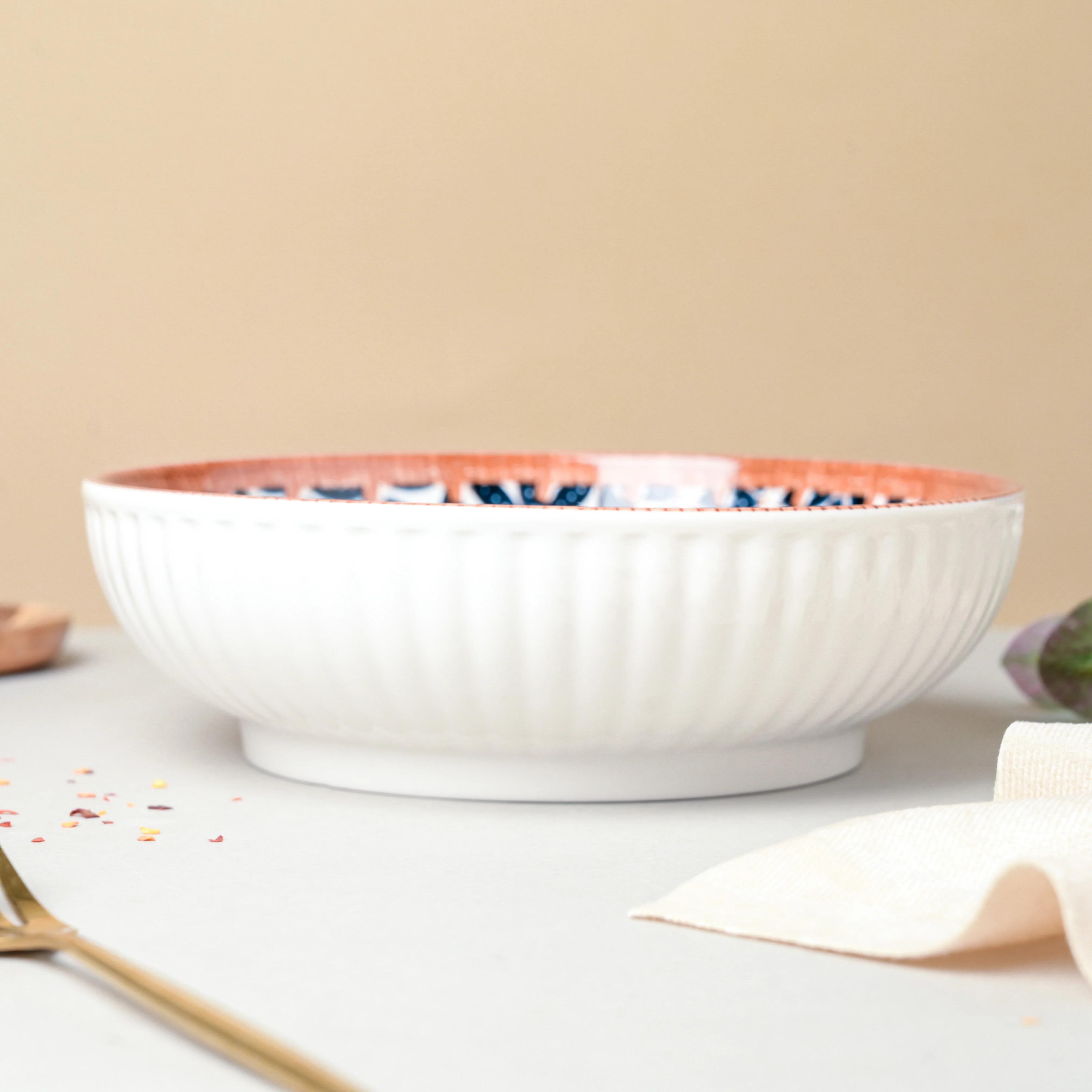 Floret Ceramic Serving Bowl 9 Inch 1 L - Image 3