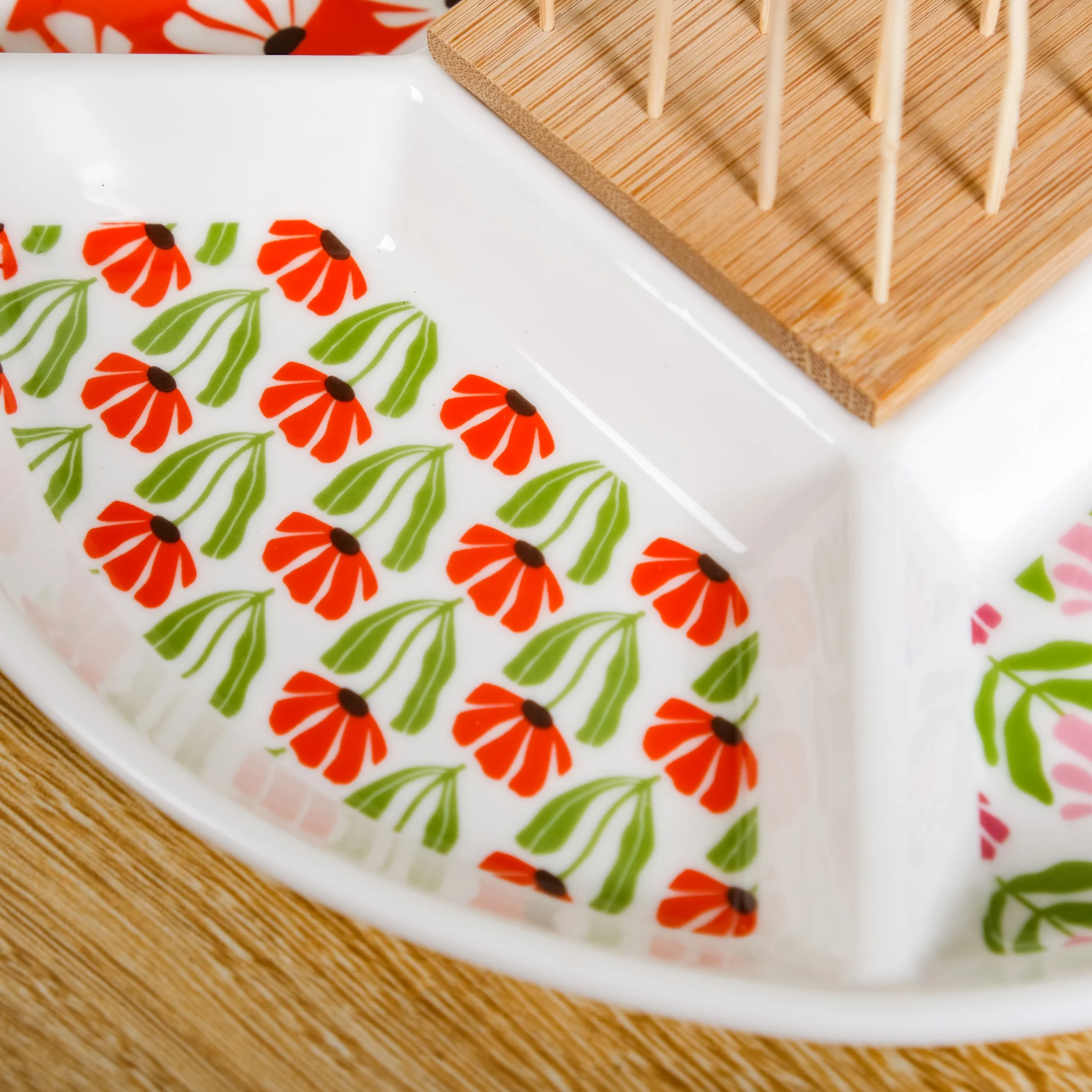 Flower Power Ceramic Section Plate With Toothpick Set 23cm - Image 6