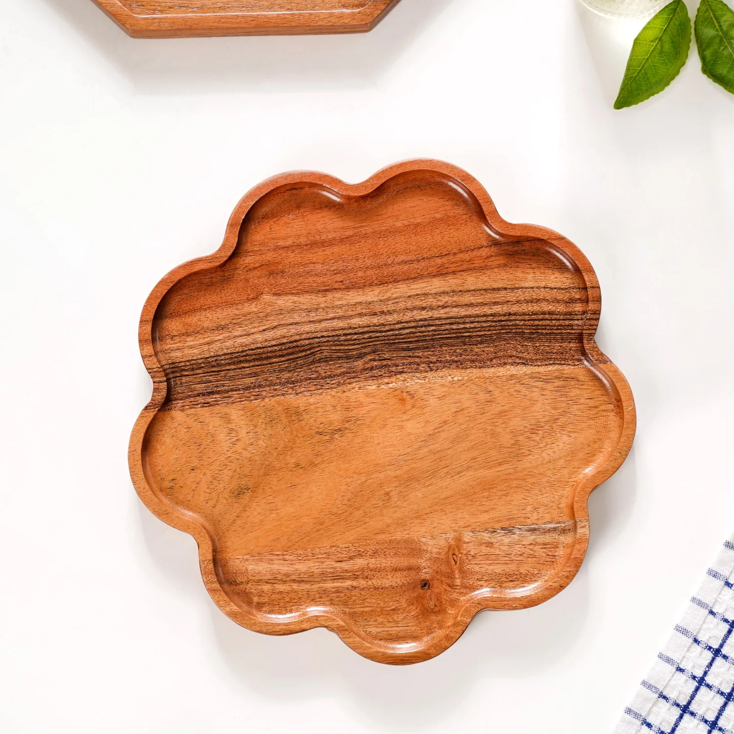 Flower Shaped Acacia Wood Serving Platter - Image 7