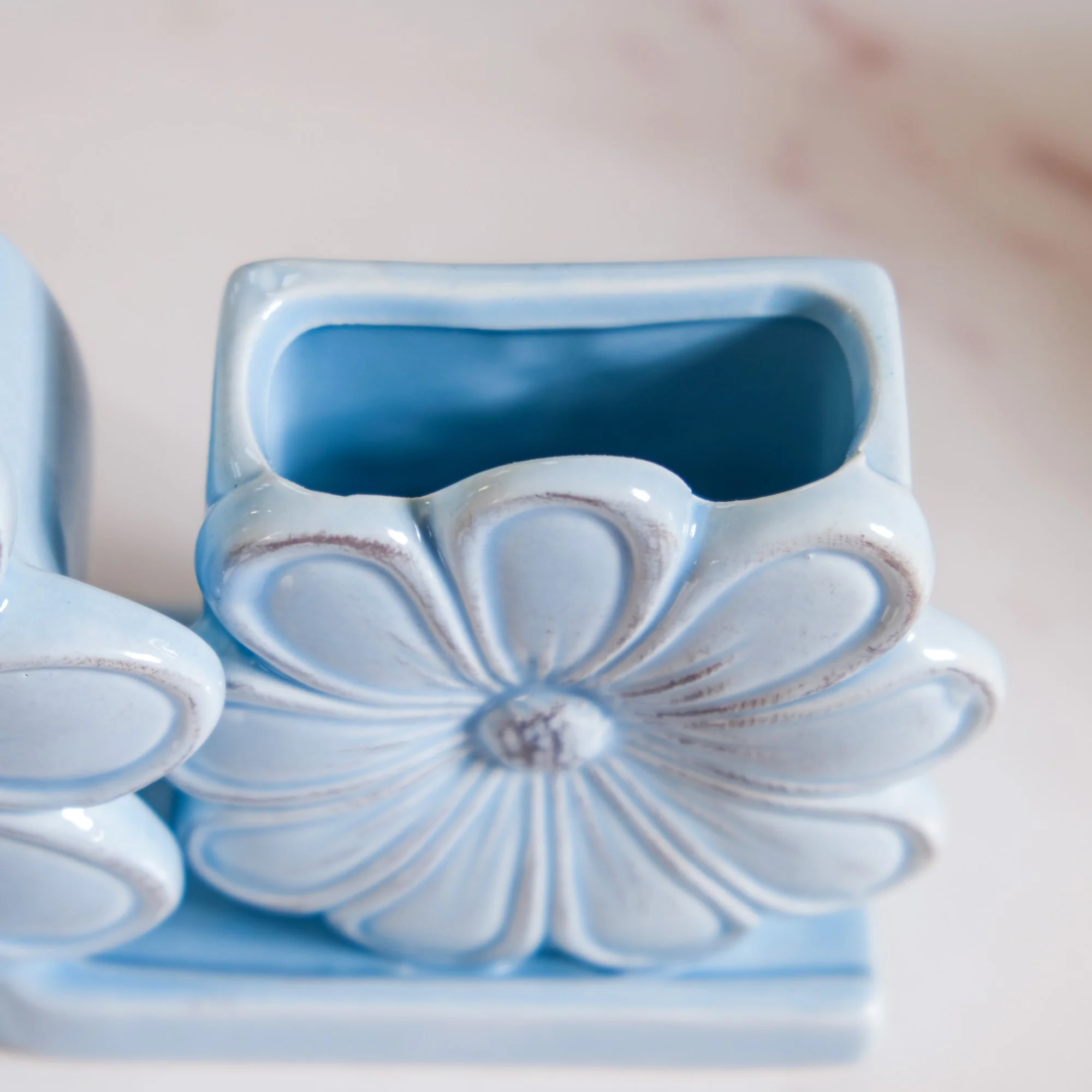 Flower Soap Dispenser With Holder Ceramic Blue - Image 11