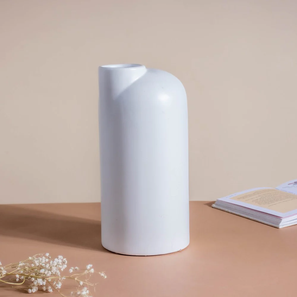 Flugen White Ceramic Vase