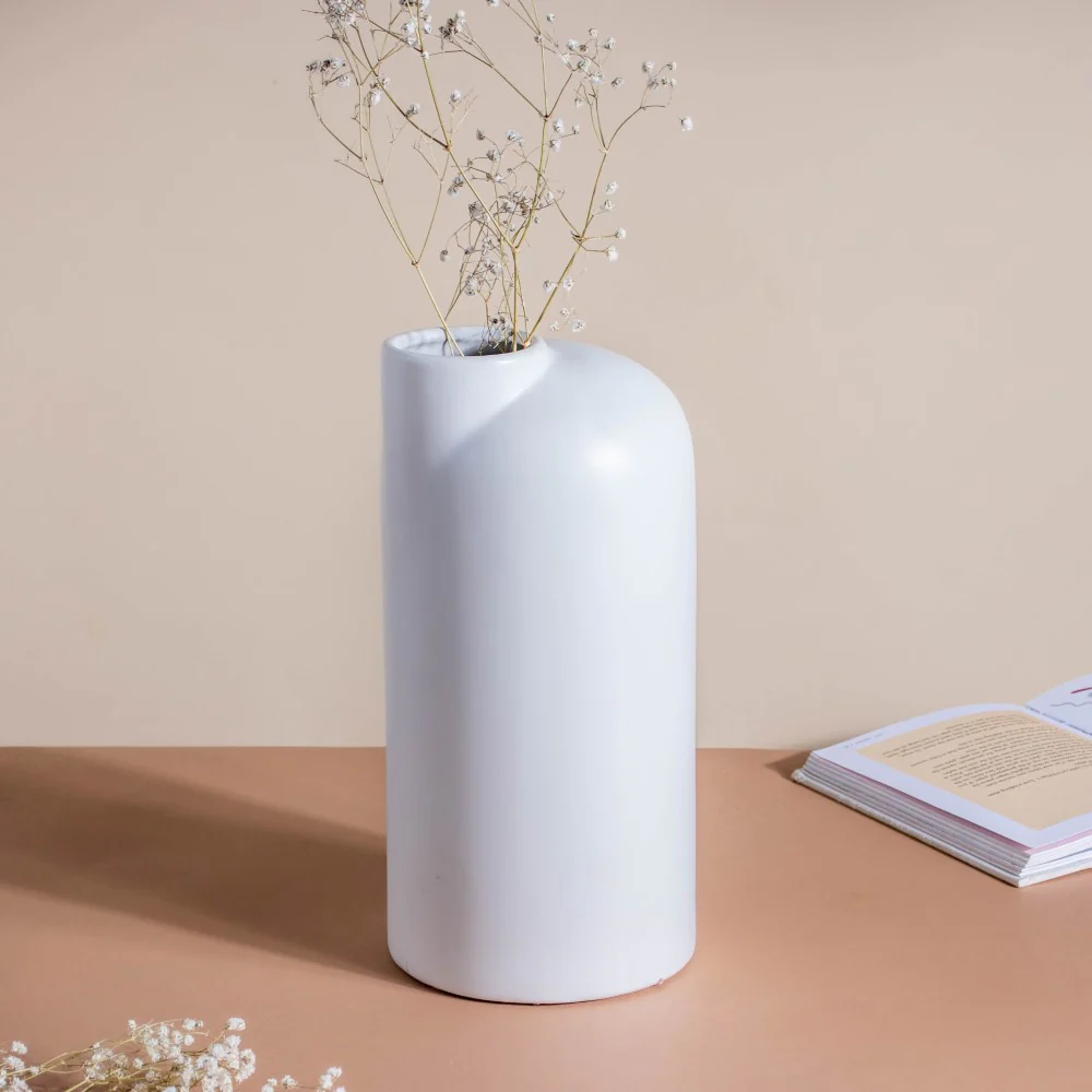Flugen White Ceramic Vase - Image 3