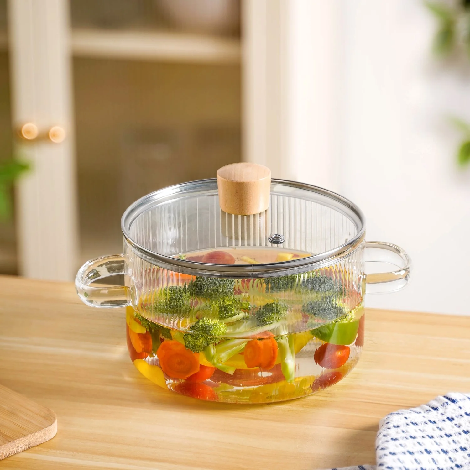 Fluted Design Glass Cooking Pot With Lid 1800ml