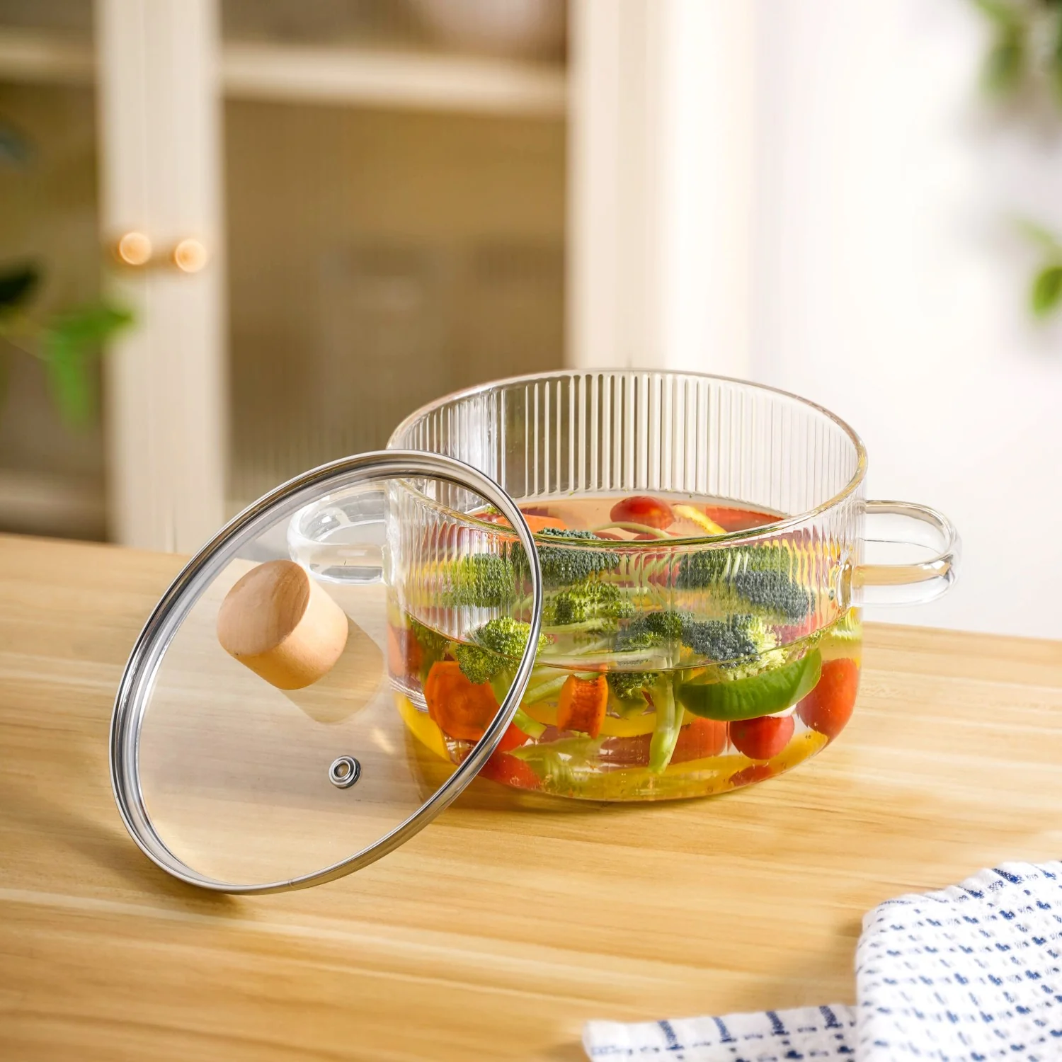 Fluted Design Glass Cooking Pot With Lid 1800ml - Image 10