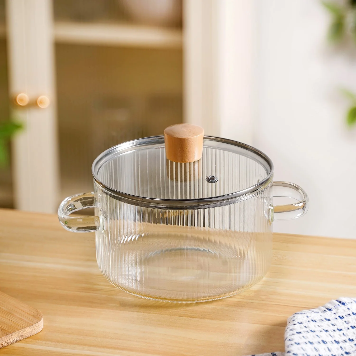 Fluted Design Glass Cooking Pot With Lid 1800ml - Image 2