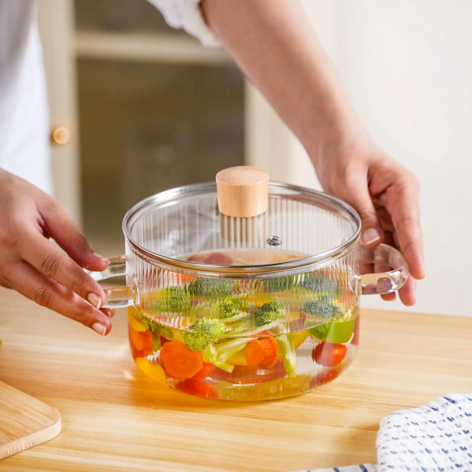 Fluted Design Glass Cooking Pot With Lid 1800ml - Image 3