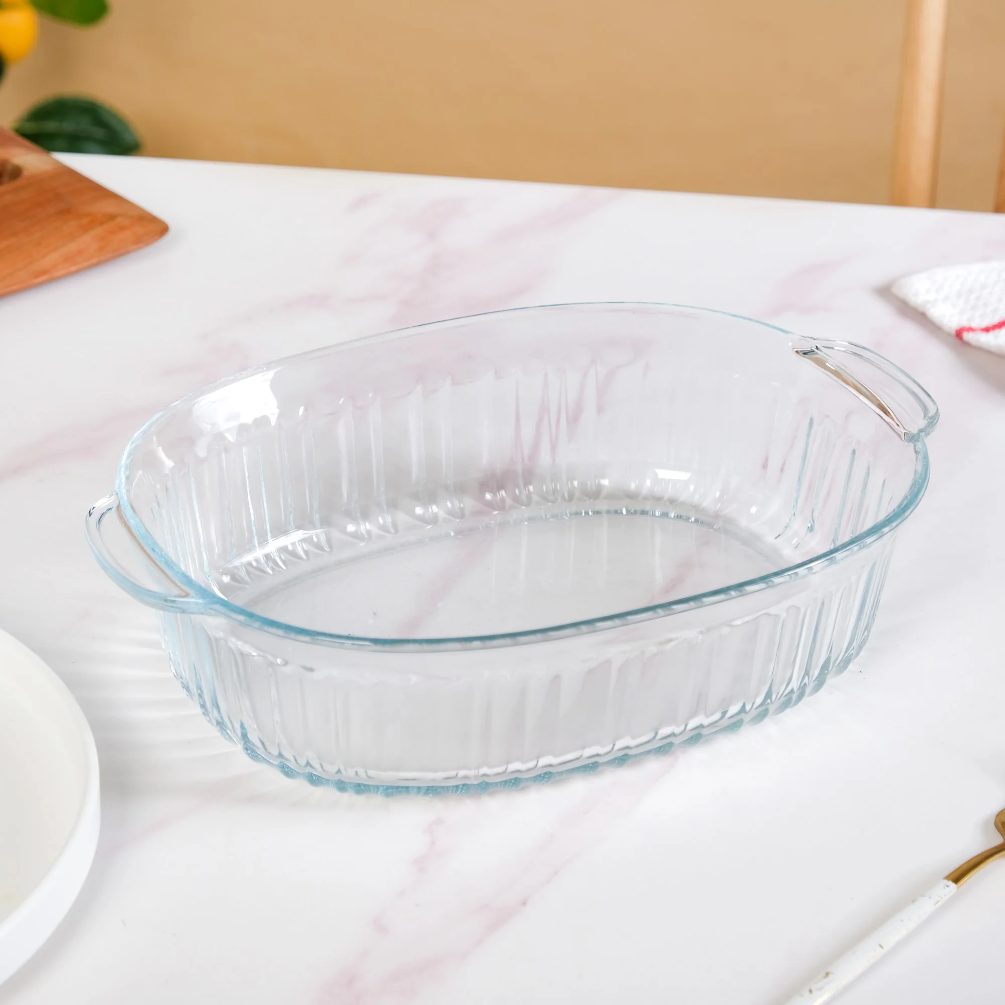Fluted Glass Casserole Dish With Lid 1600ml - Image 7