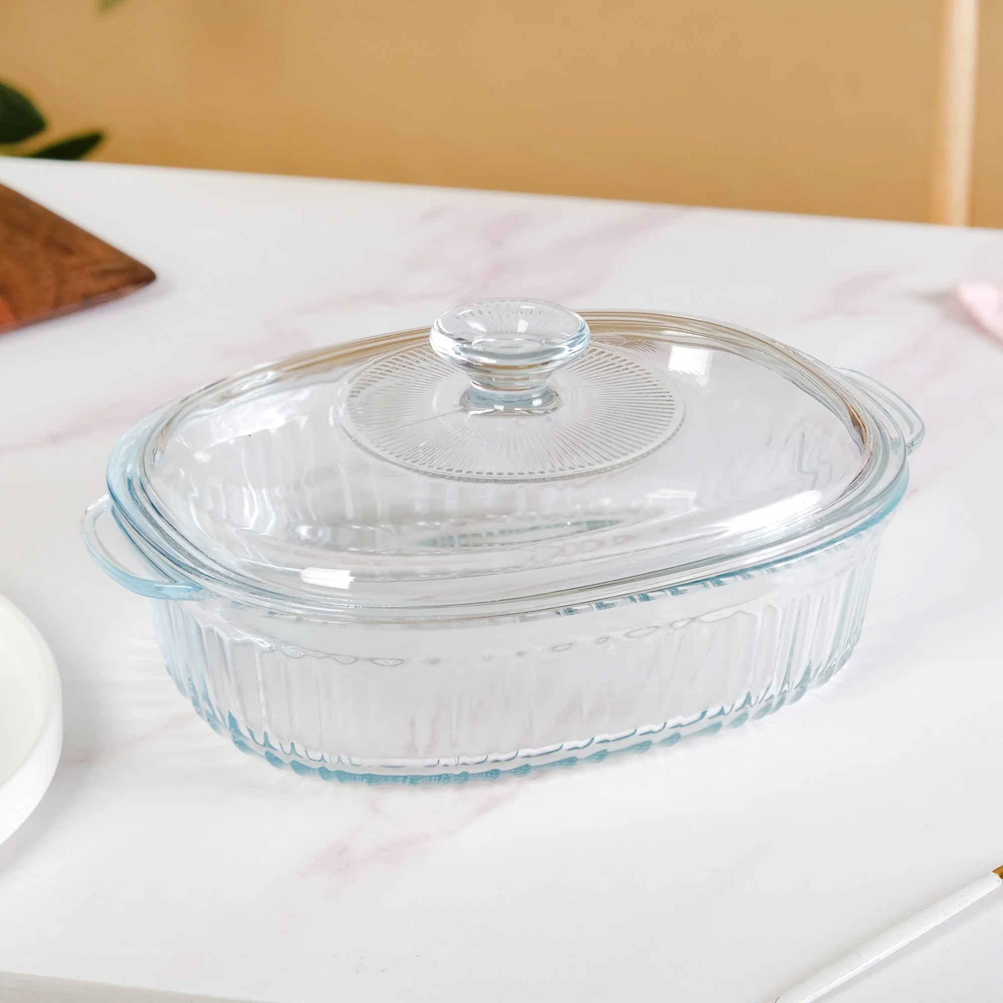 Fluted Glass Casserole Dish With Lid 1600ml - Image 9
