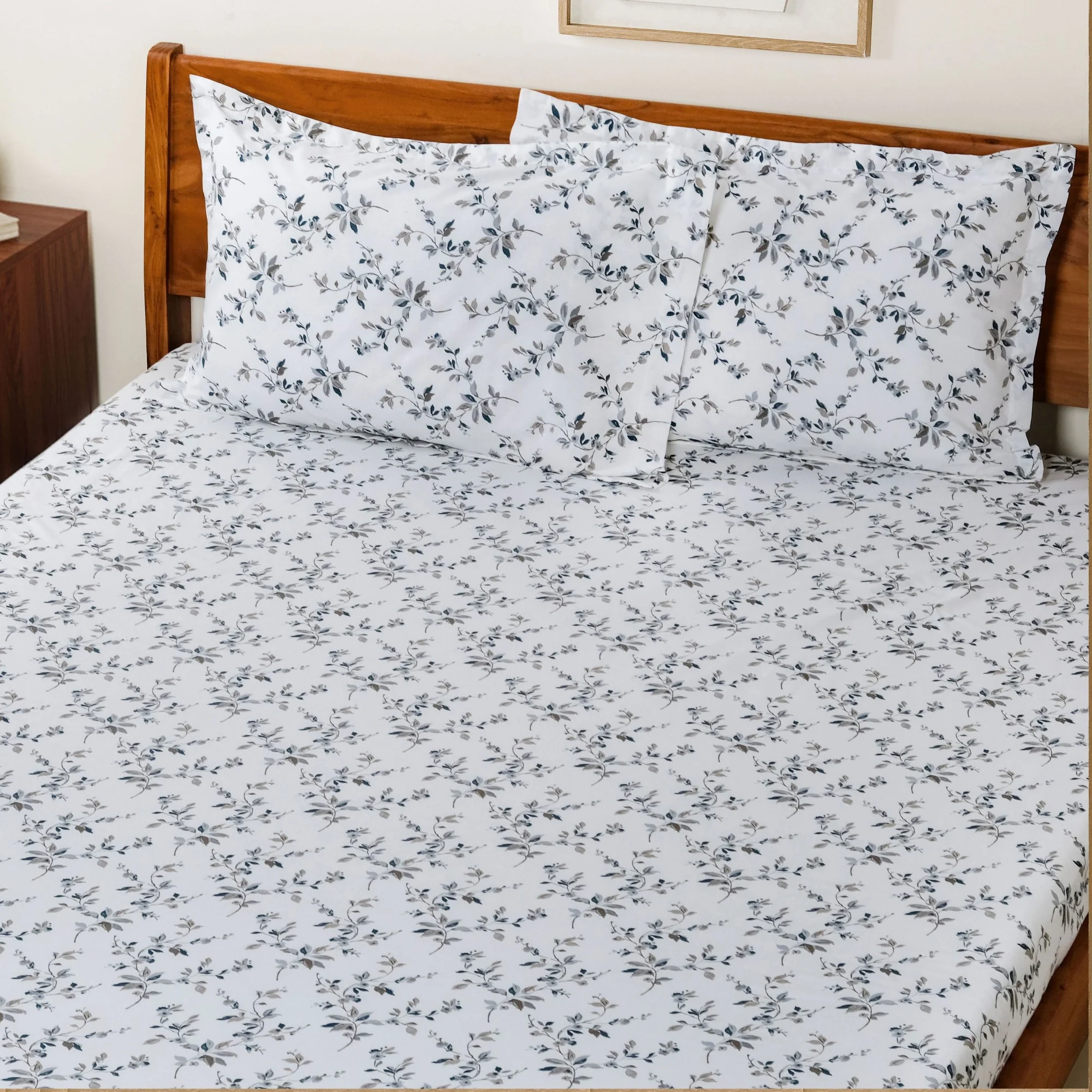 Frostbloom Queen Size Bedding Set 254x229cm - Image 8