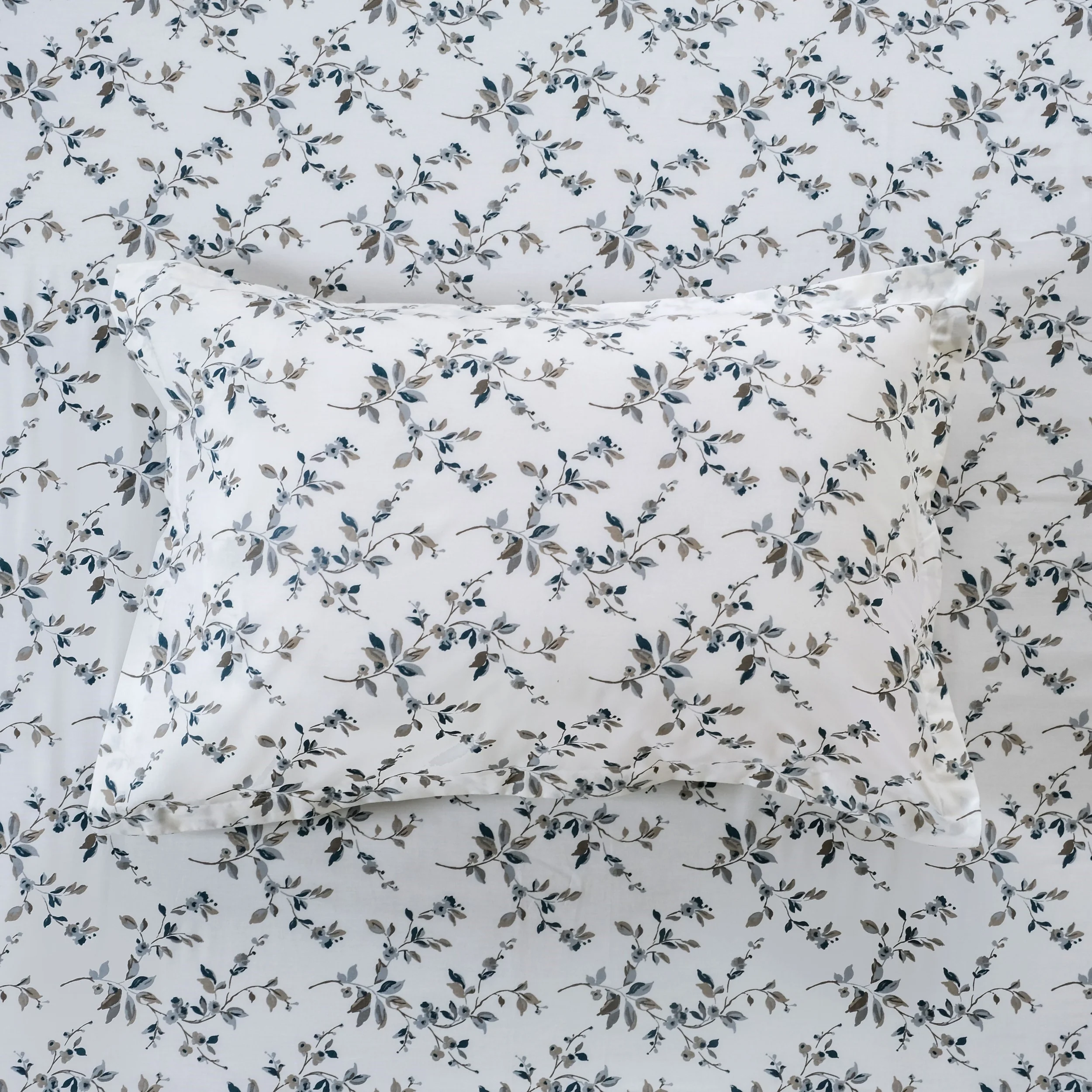 Frostbloom Queen Size Bedding Set 254x229cm - Image 9