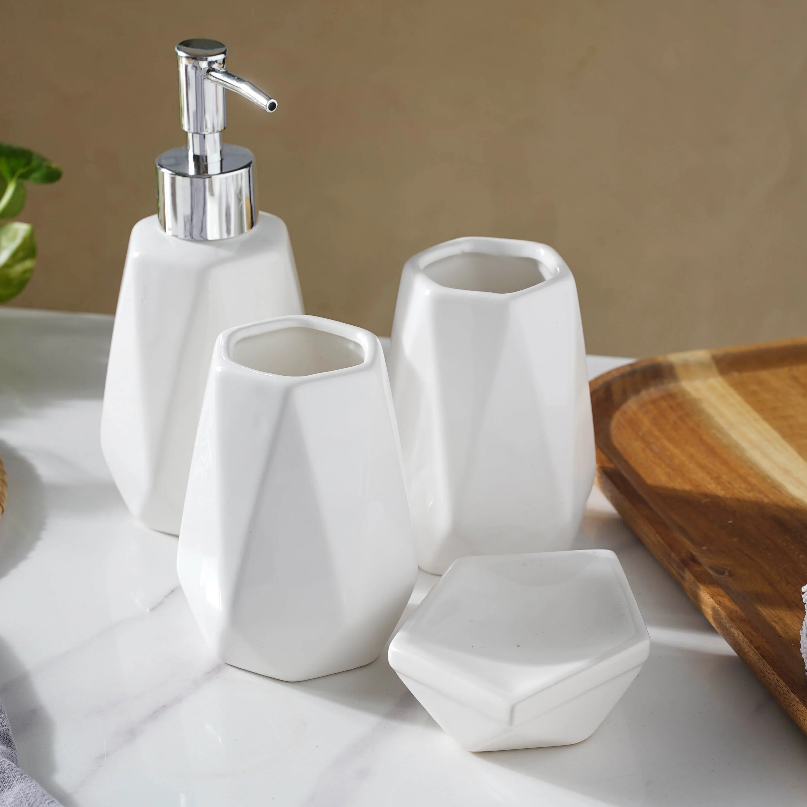 Geometric White Bath Set - Image 3