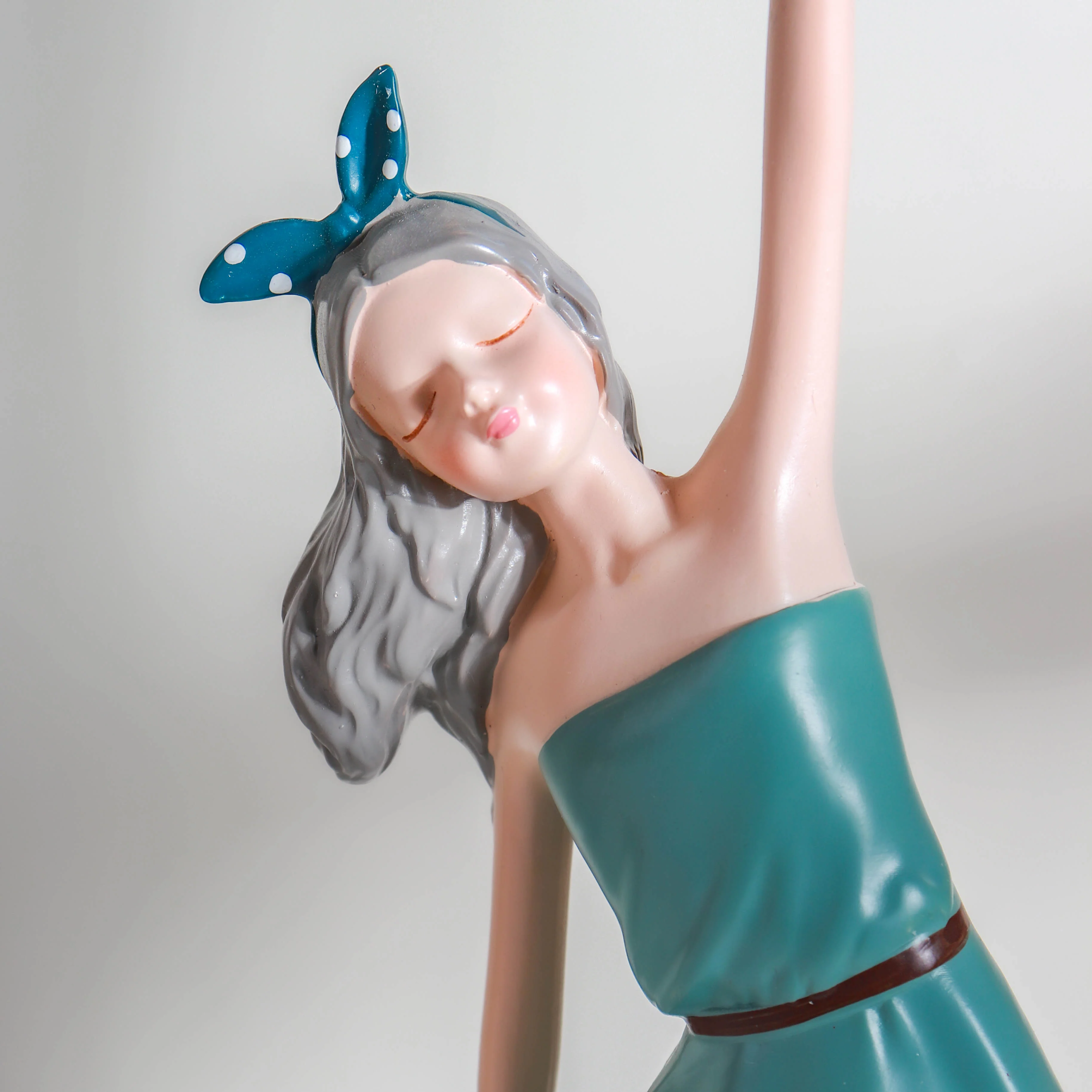 Girl With Balloons Showpiece - Image 10