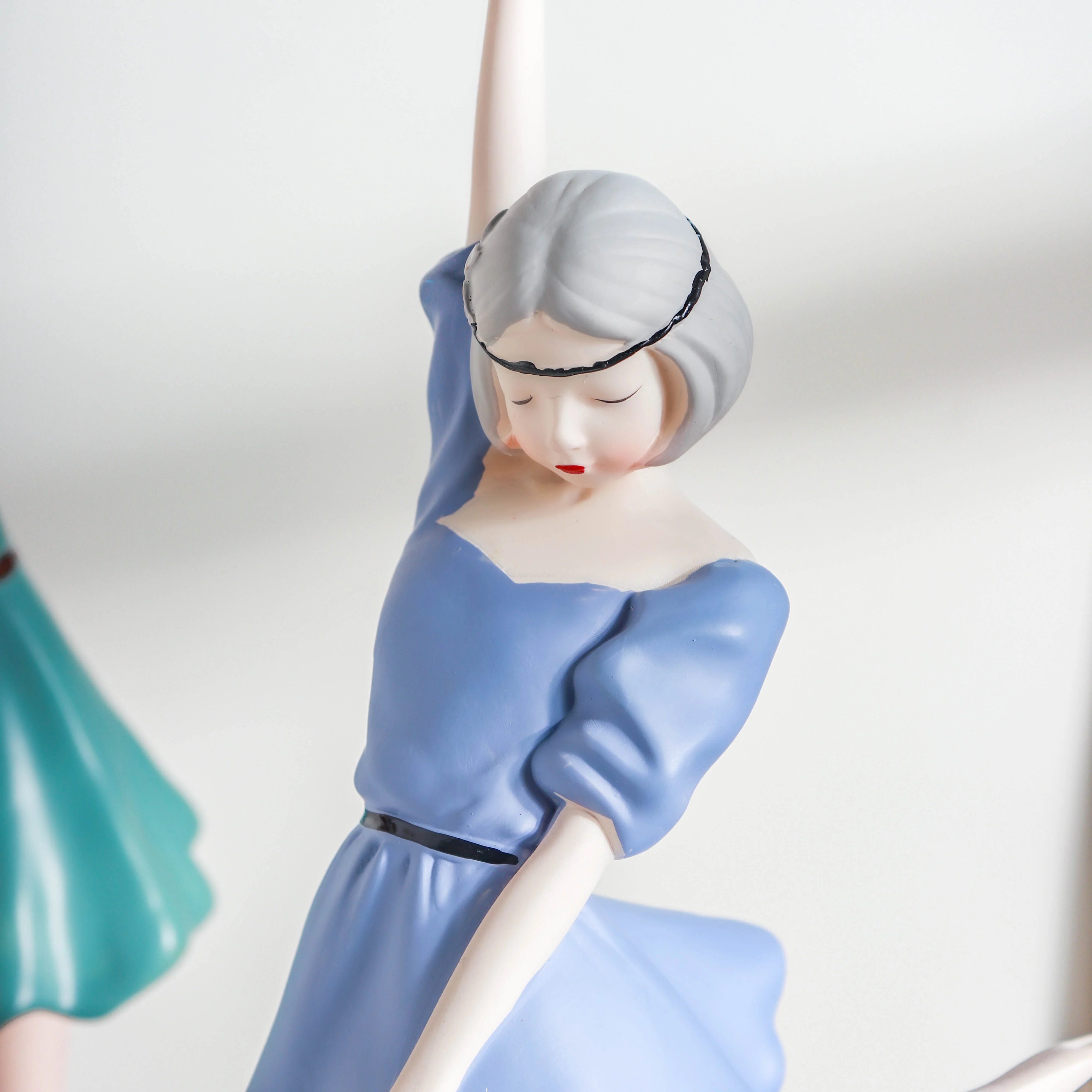Girl With Balloons Showpiece - Image 11