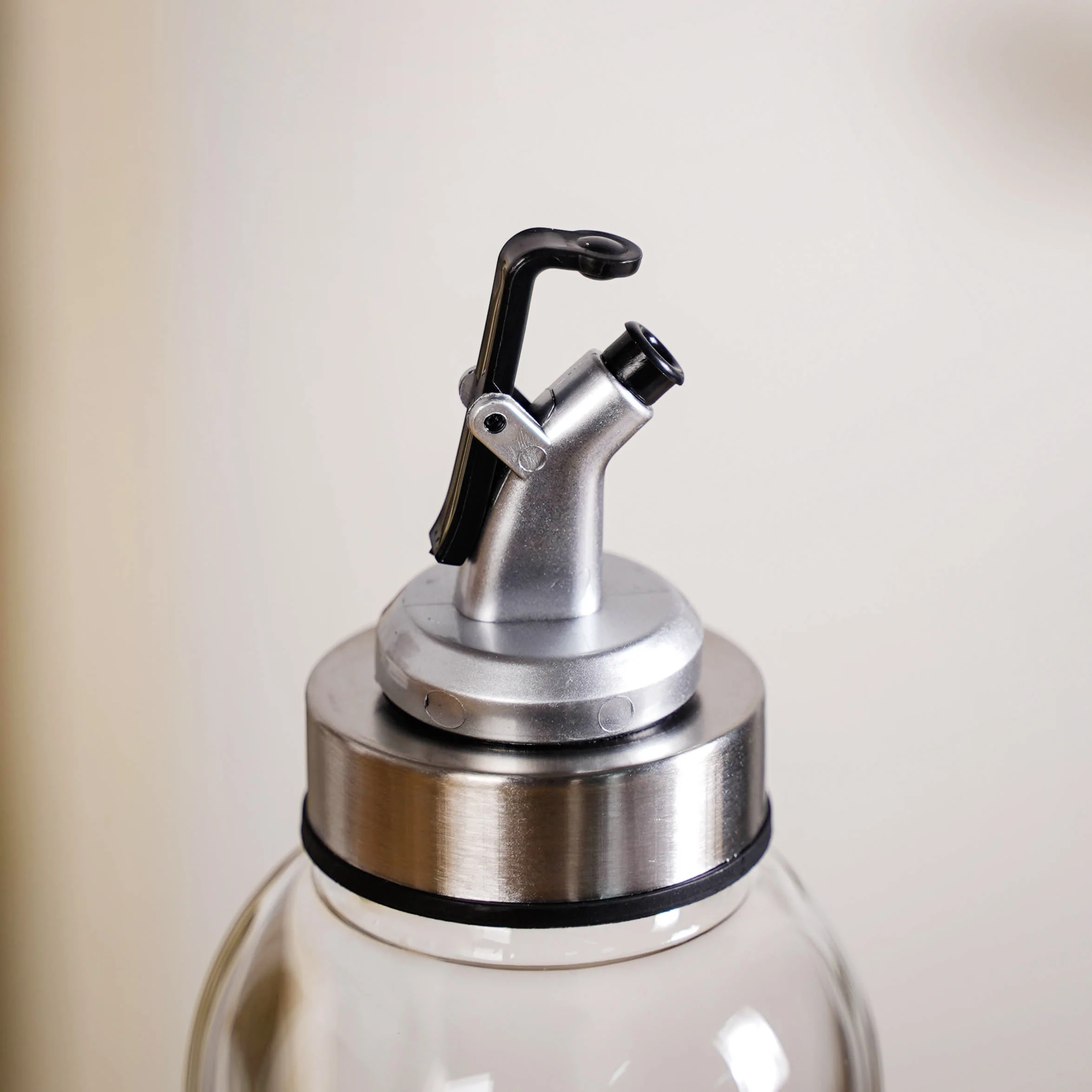 Glass Oil Dispenser Bottle With Measurement Marking 750ml - Image 9