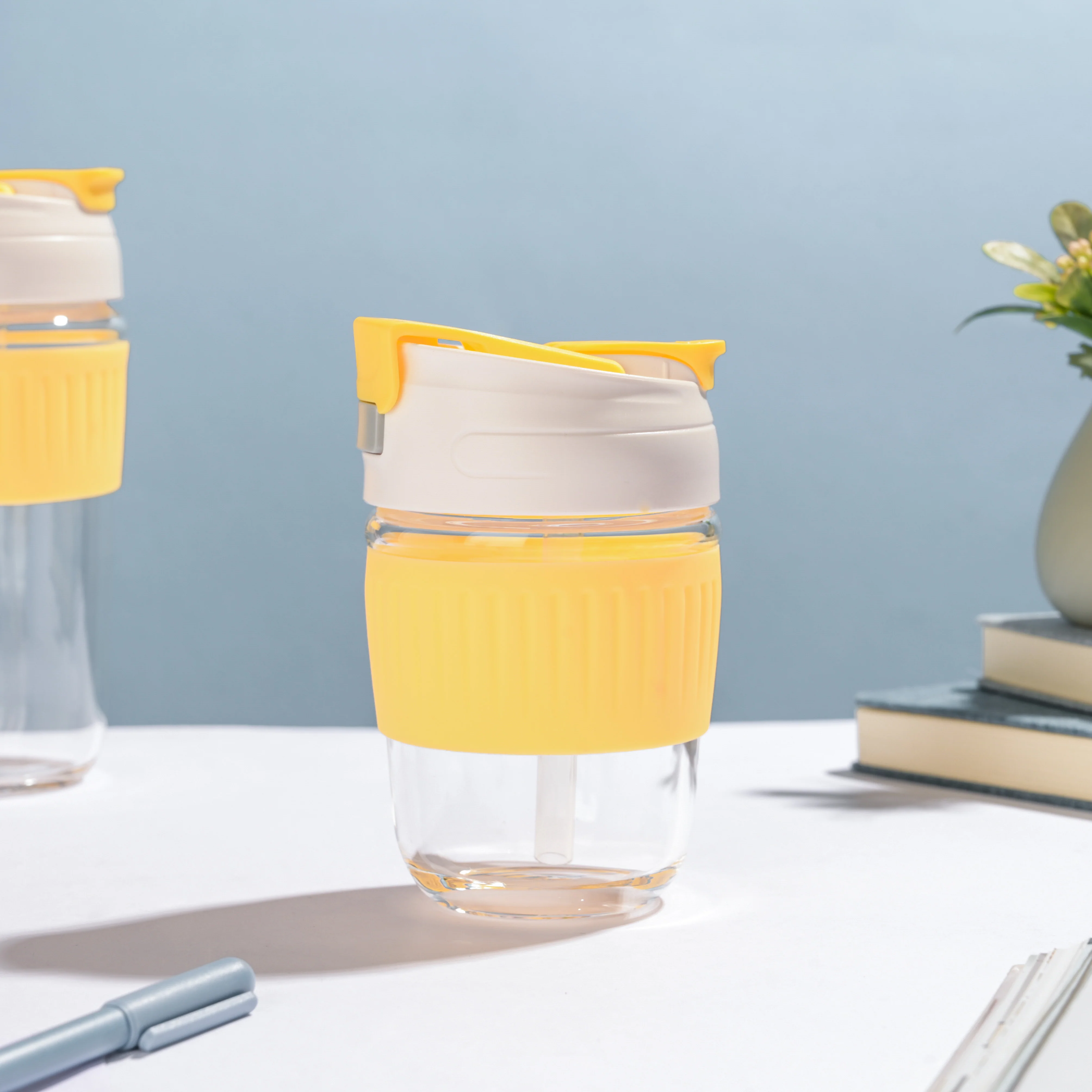 Glass Tumbler With Dual Flip Lid Yellow 350ml - Image 5
