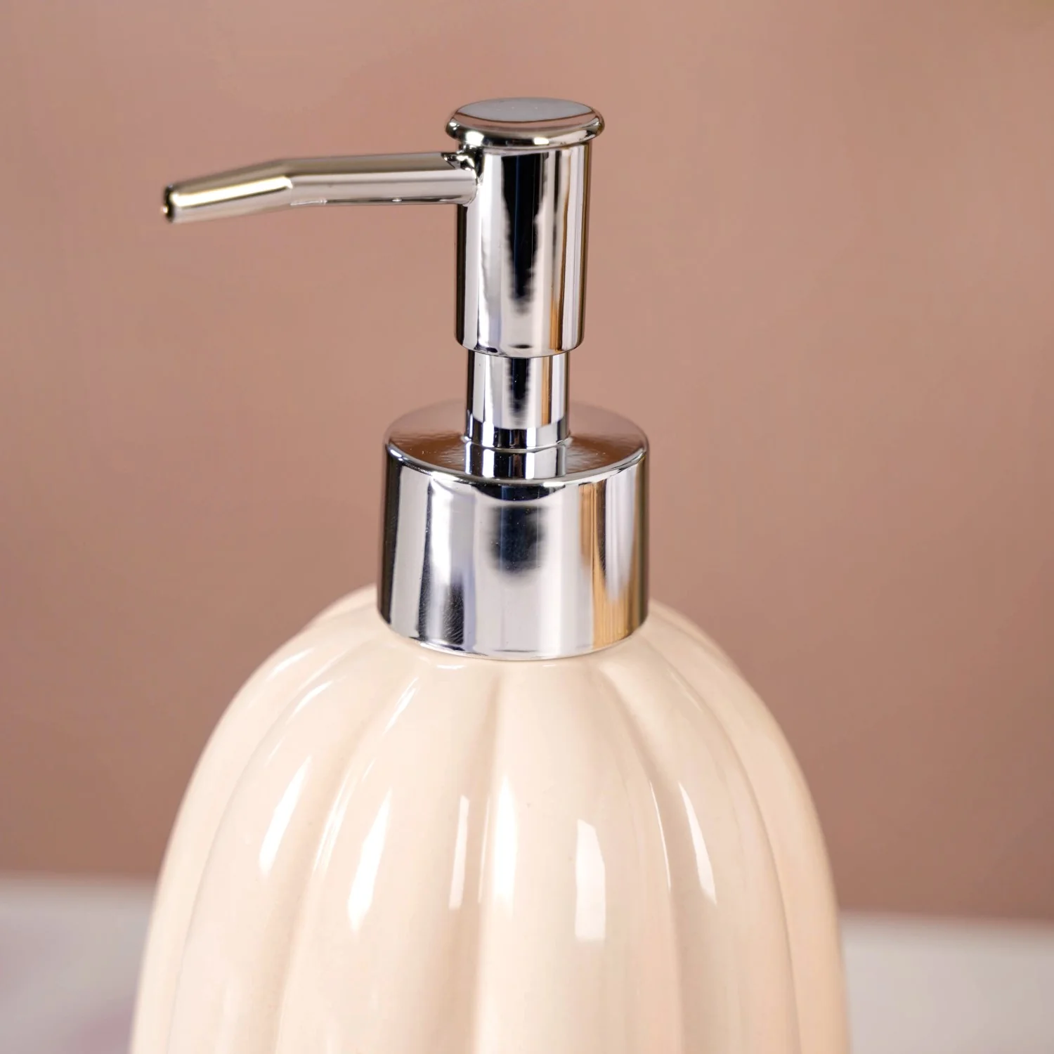 Glossy Handwash Dispenser Beige 400ml - Image 3