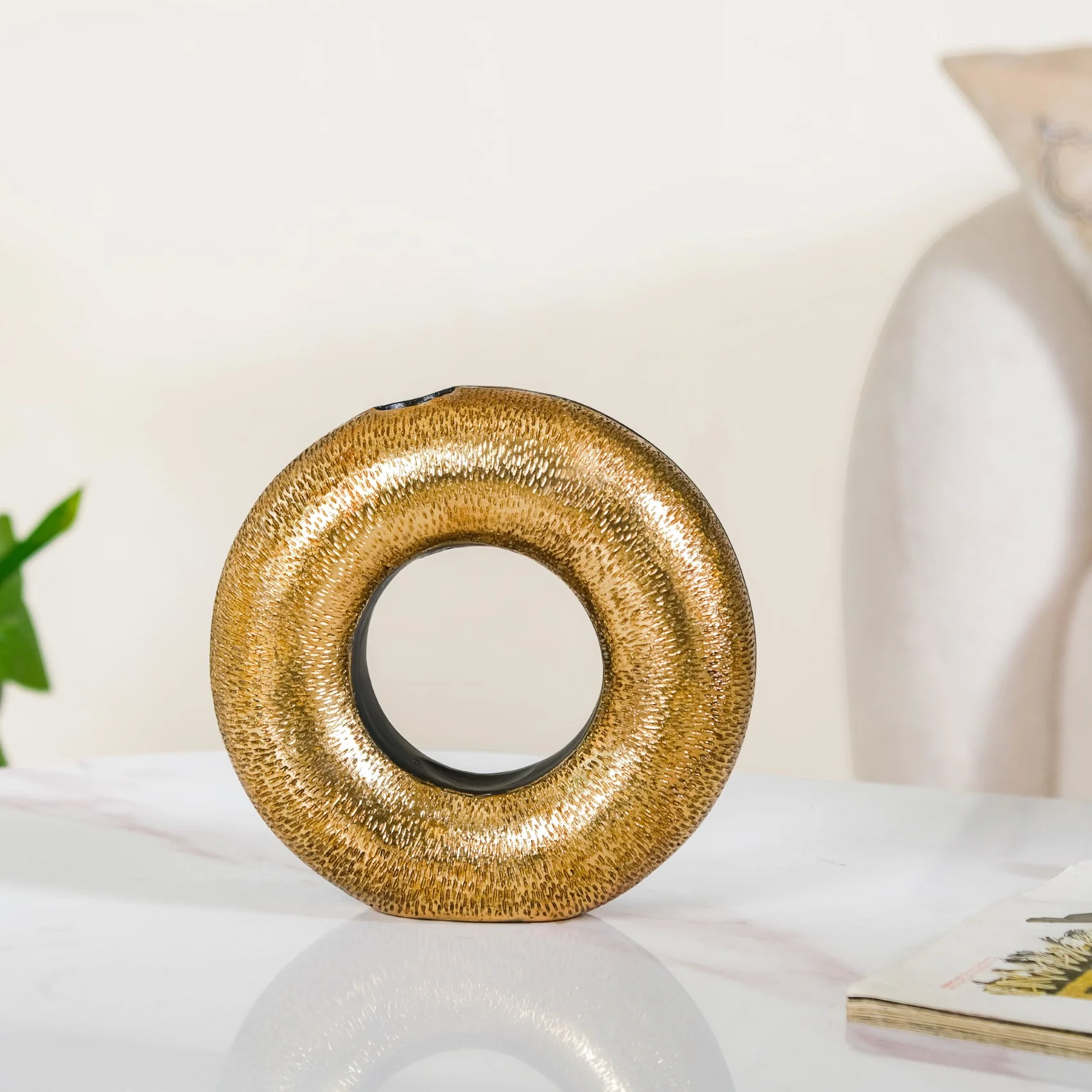 Gold Donut Showpiece Vase - Image 2