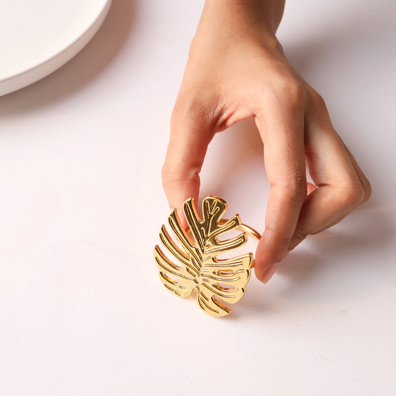 Gold Leaf Napkin Ring - Image 10