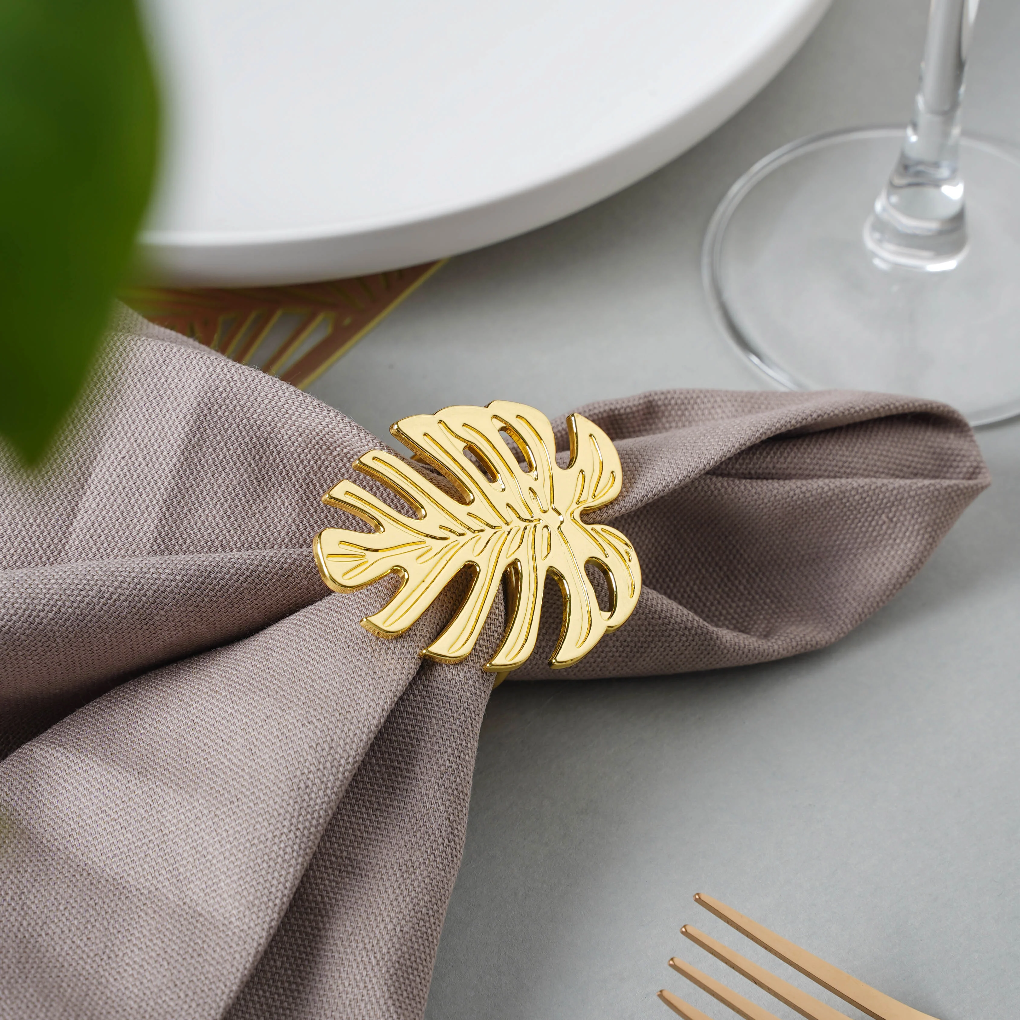 Gold Leaf Napkin Ring - Image 4