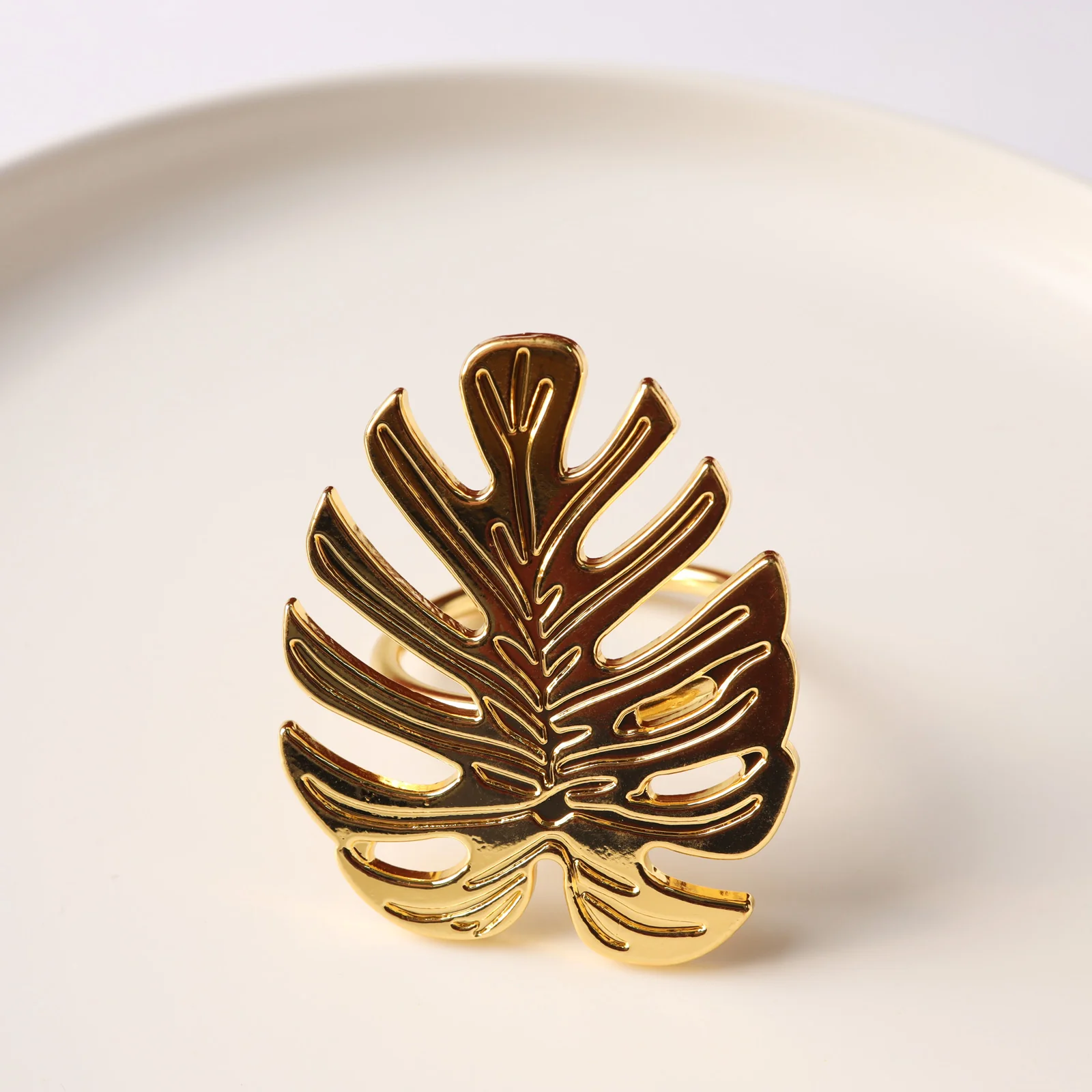 Gold Leaf Napkin Ring - Image 9