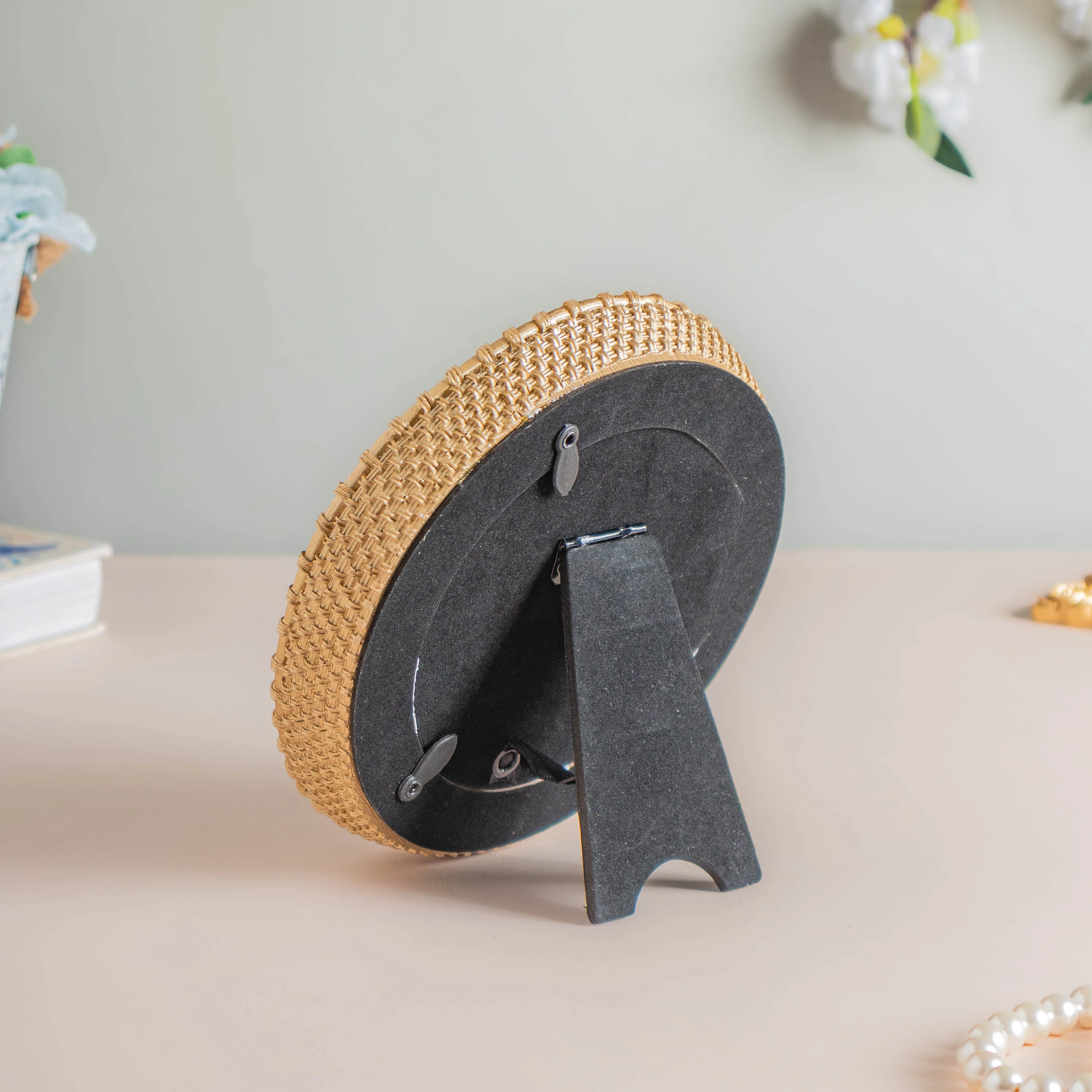 Gold Photo Frame Round - Image 6