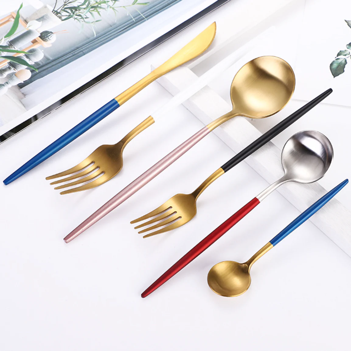 Golden Flatware Set - Image 3